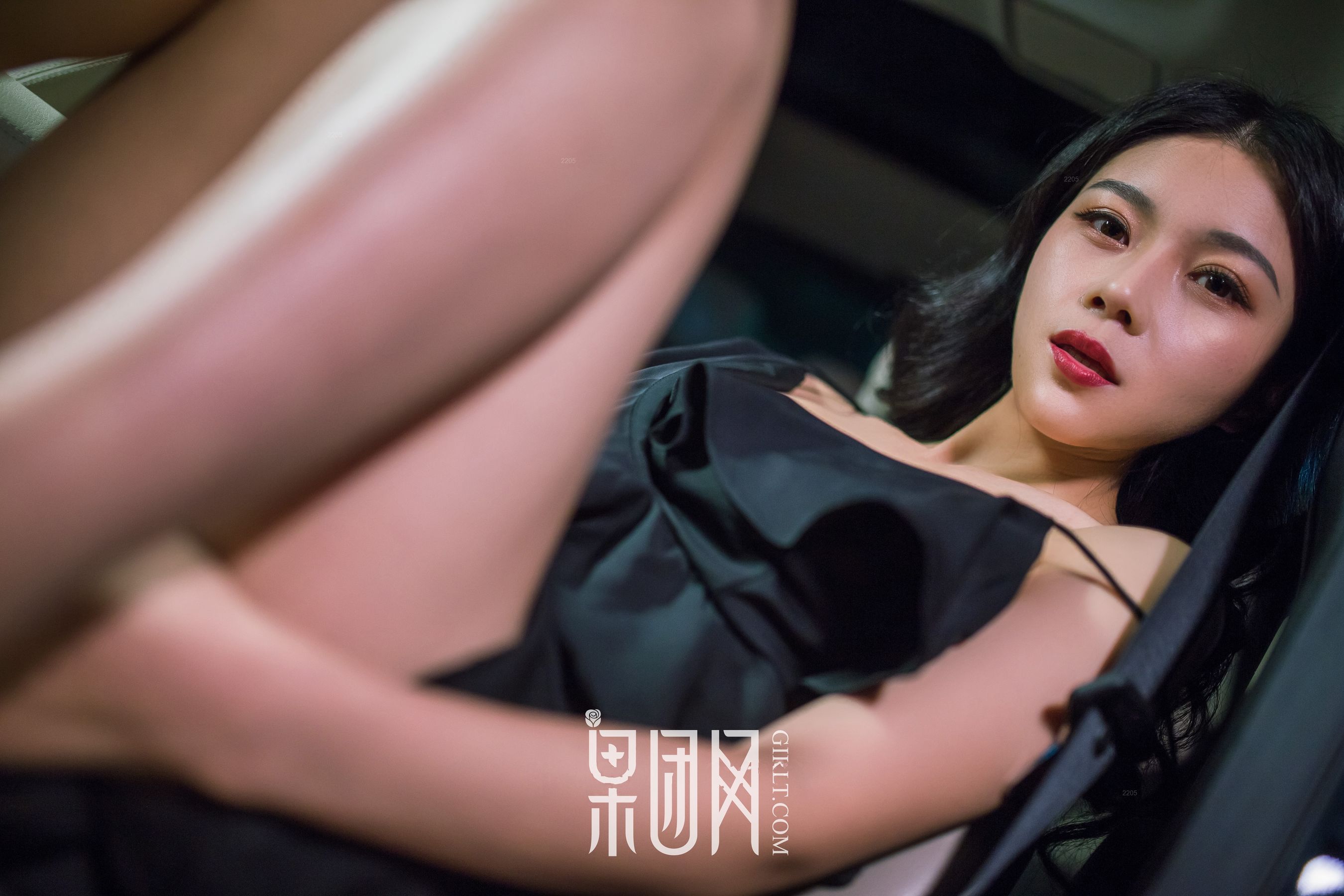 微微《美女vs豪车，你选择哪个！》 [果团网Girlt] No.107