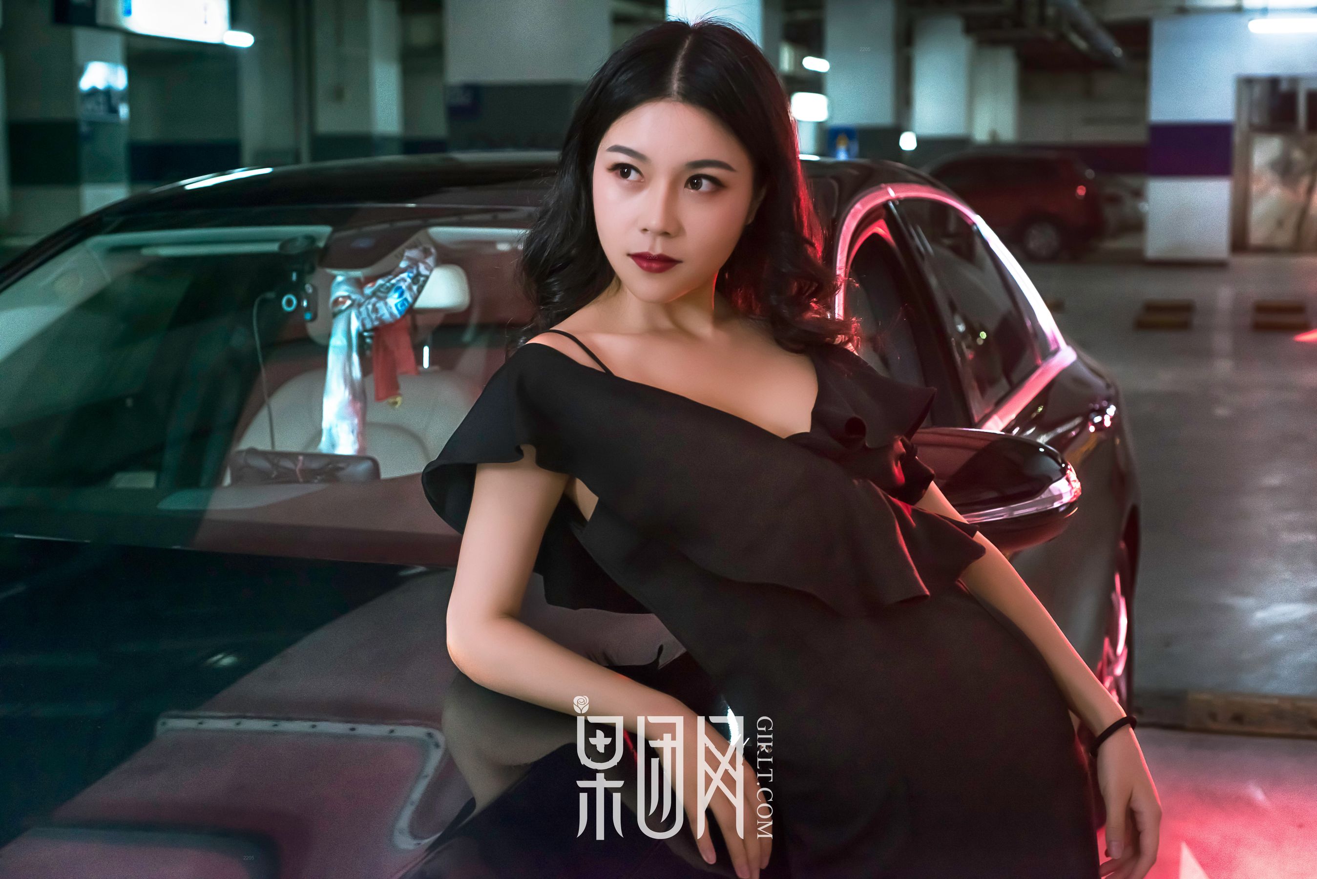 微微《美女vs豪车，你选择哪个！》 [果团网Girlt] No.107