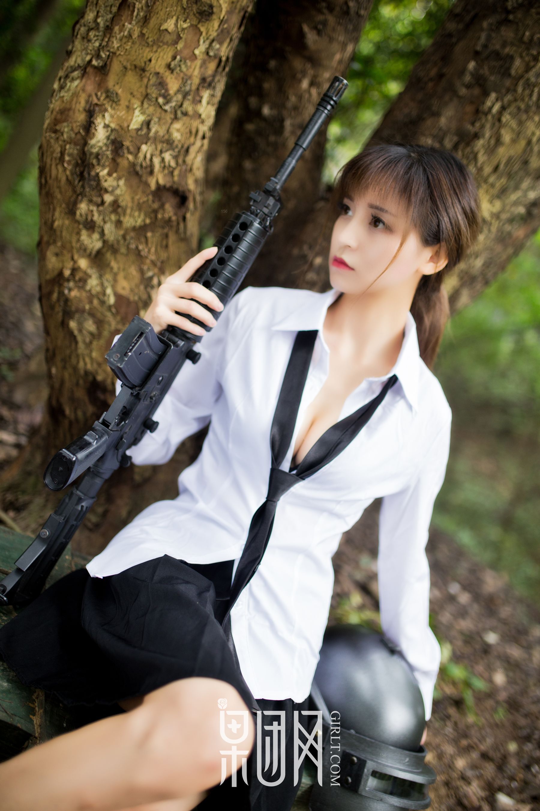 蘑菇《美女野外激战，性感撩人！》 [果团网Girlt] NO.109