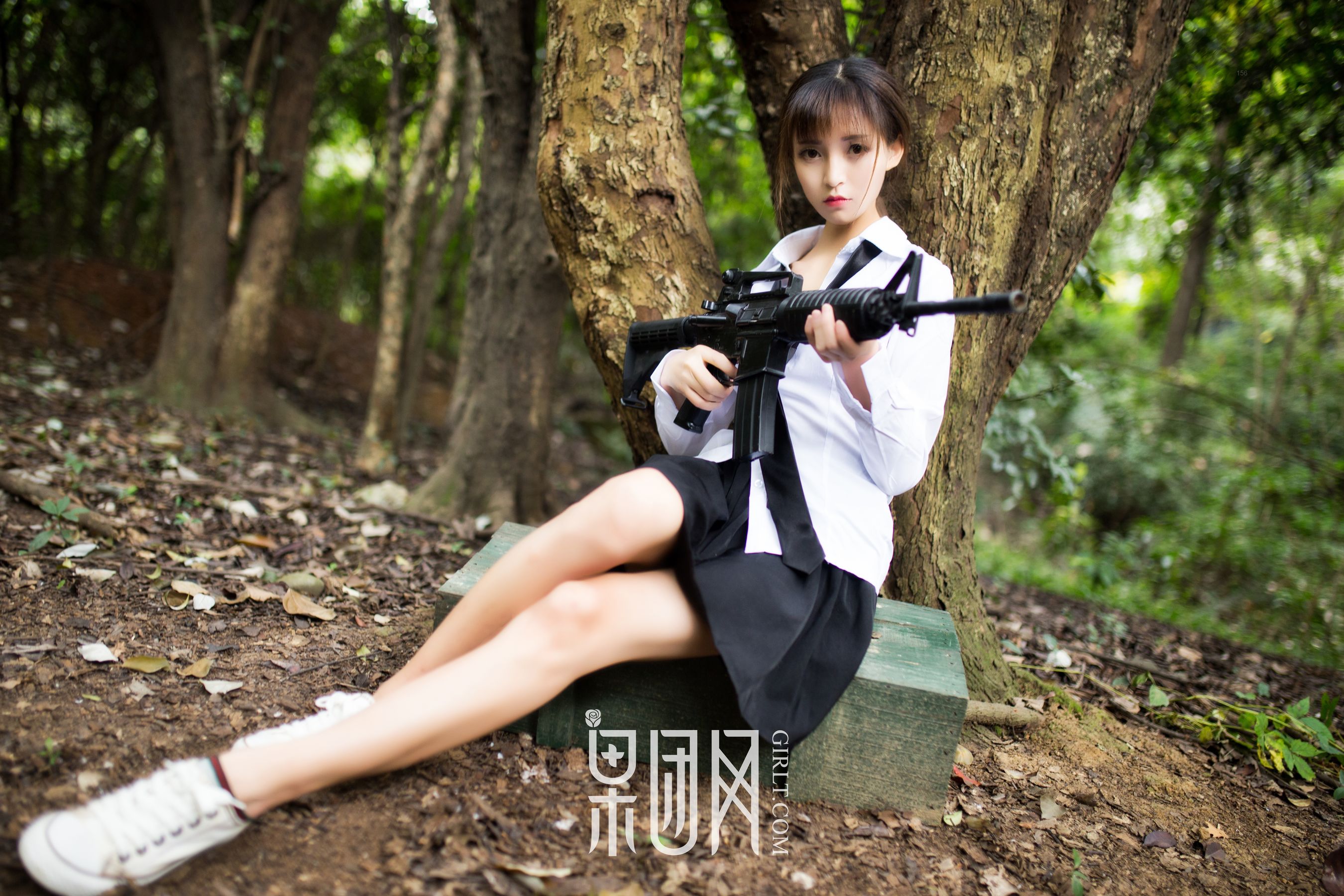 蘑菇《美女野外激战，性感撩人！》 [果团网Girlt] NO.109