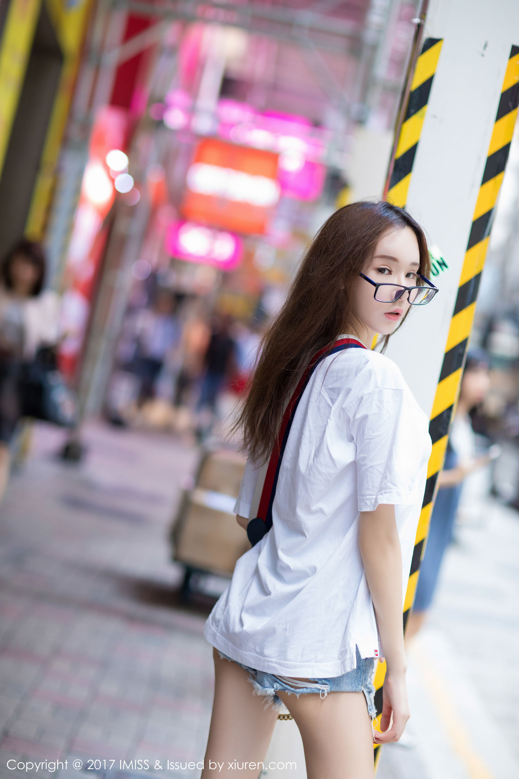 萌琪琪Irene《黑丝美腿+街拍OL萌软妹》 [爱蜜社IMiss] VOL.199