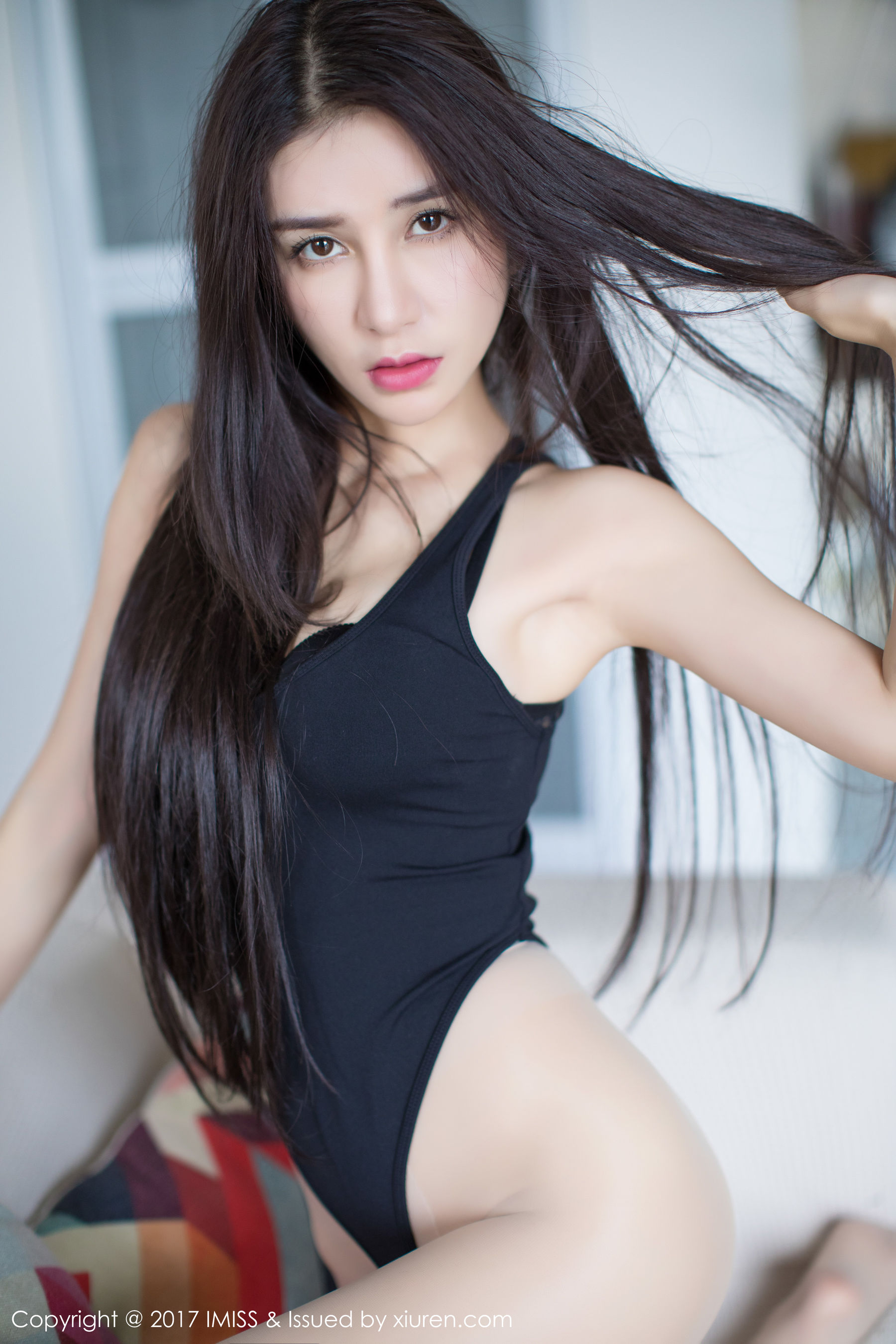 李李七七喜喜《丝袜美腿+大尺度真空锁链》 [爱蜜社IMiss] VOL.203