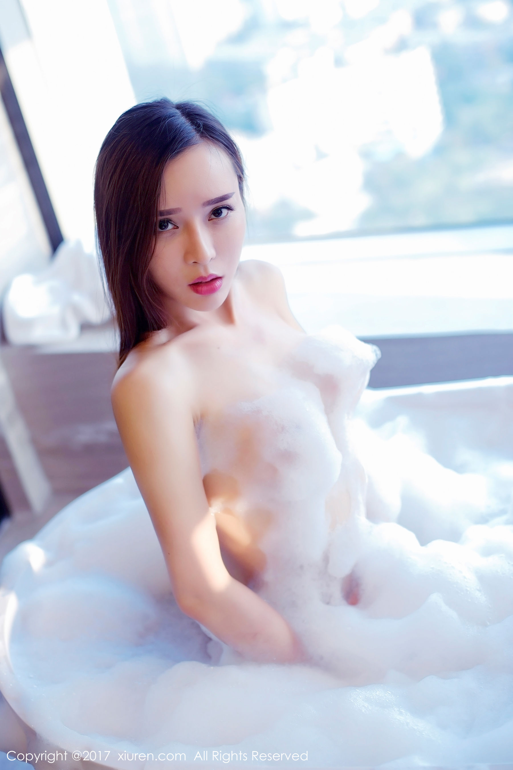 艾小青《人体泡沫浴+日系学生服泳池棒棒糖》 [秀人XiuRen] NO.866