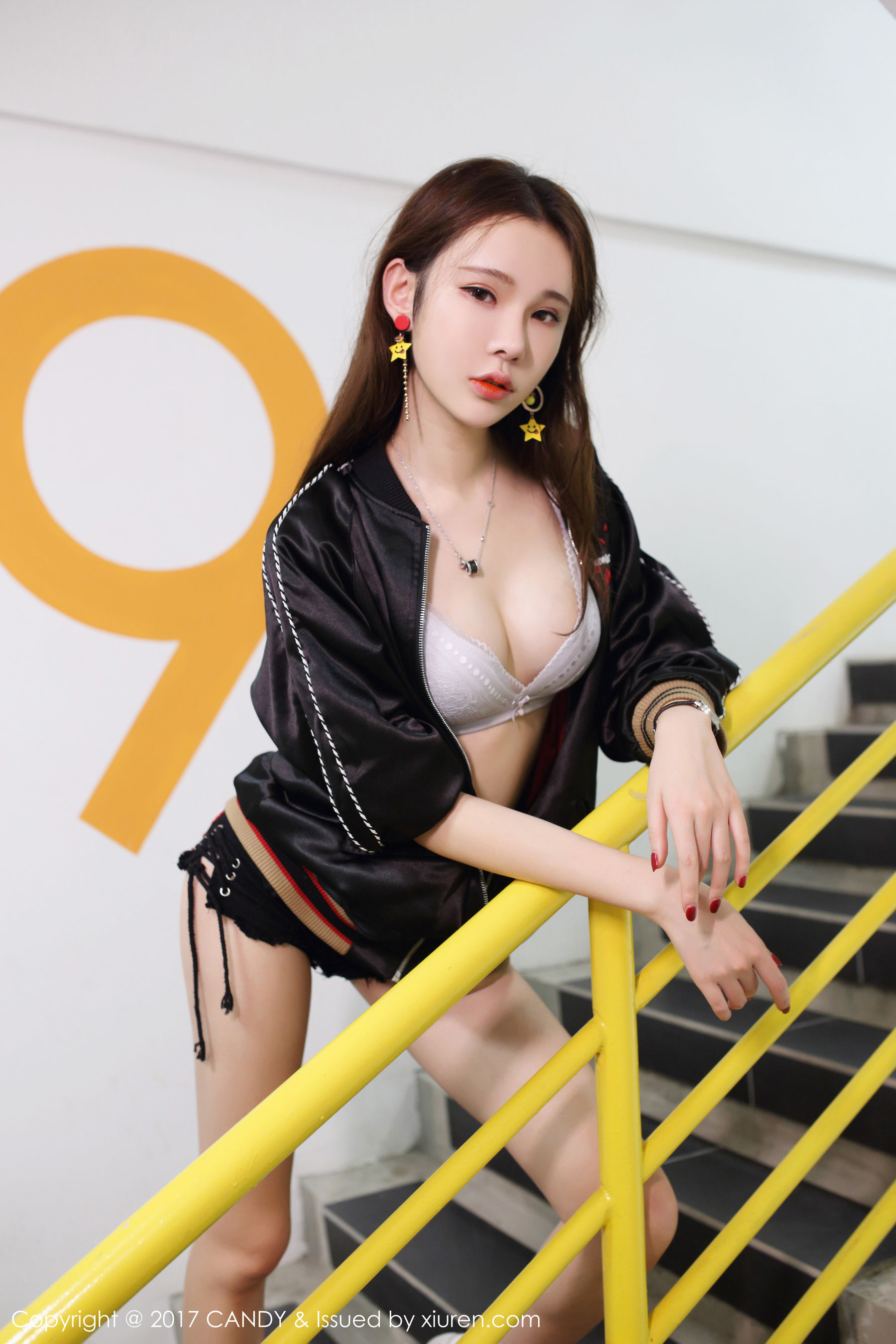 萌琪琪Irene《运动装+白色比基尼》 [网红馆CANDY] VOL.044