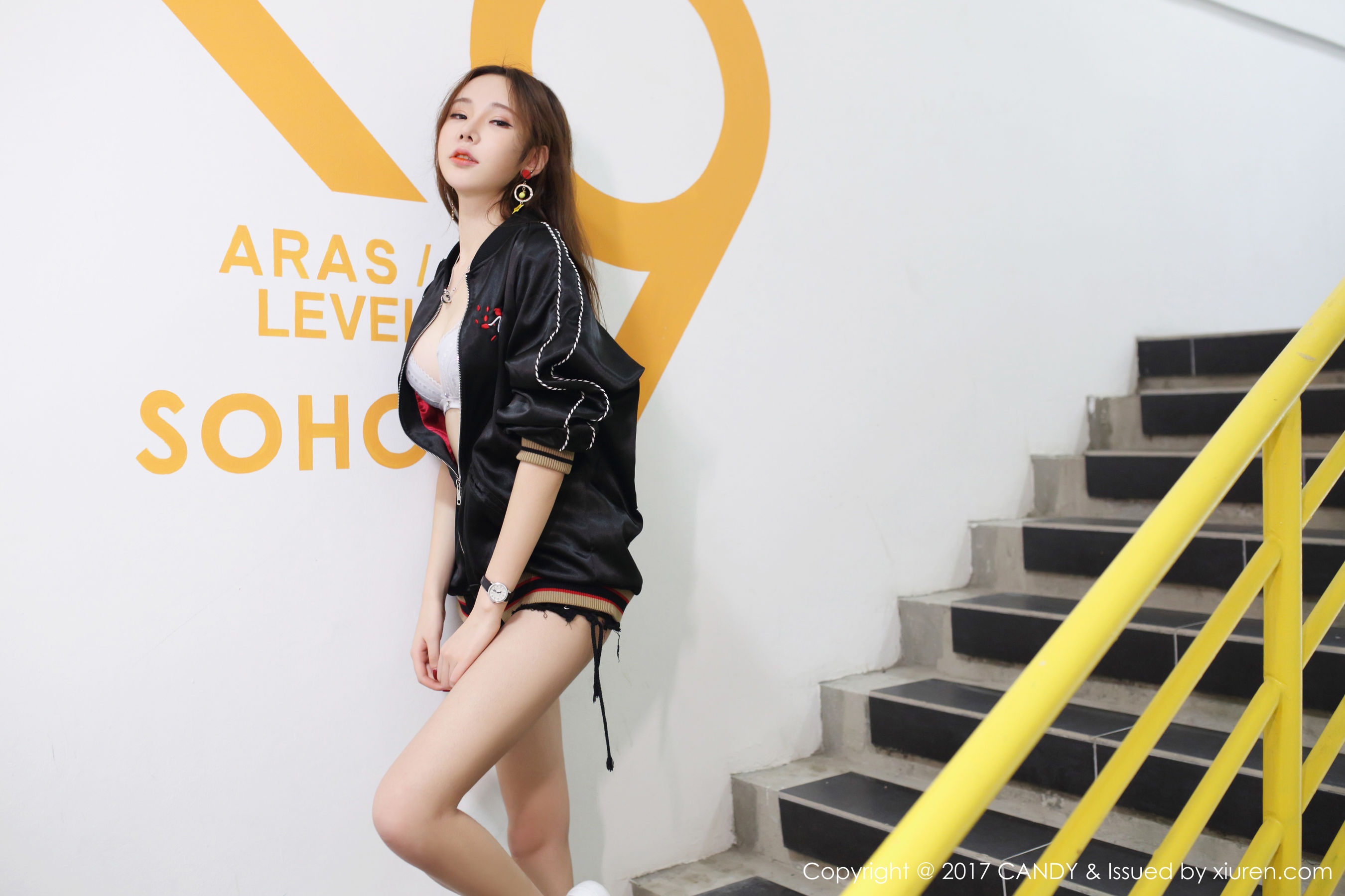 萌琪琪Irene《运动装+白色比基尼》 [网红馆CANDY] VOL.044