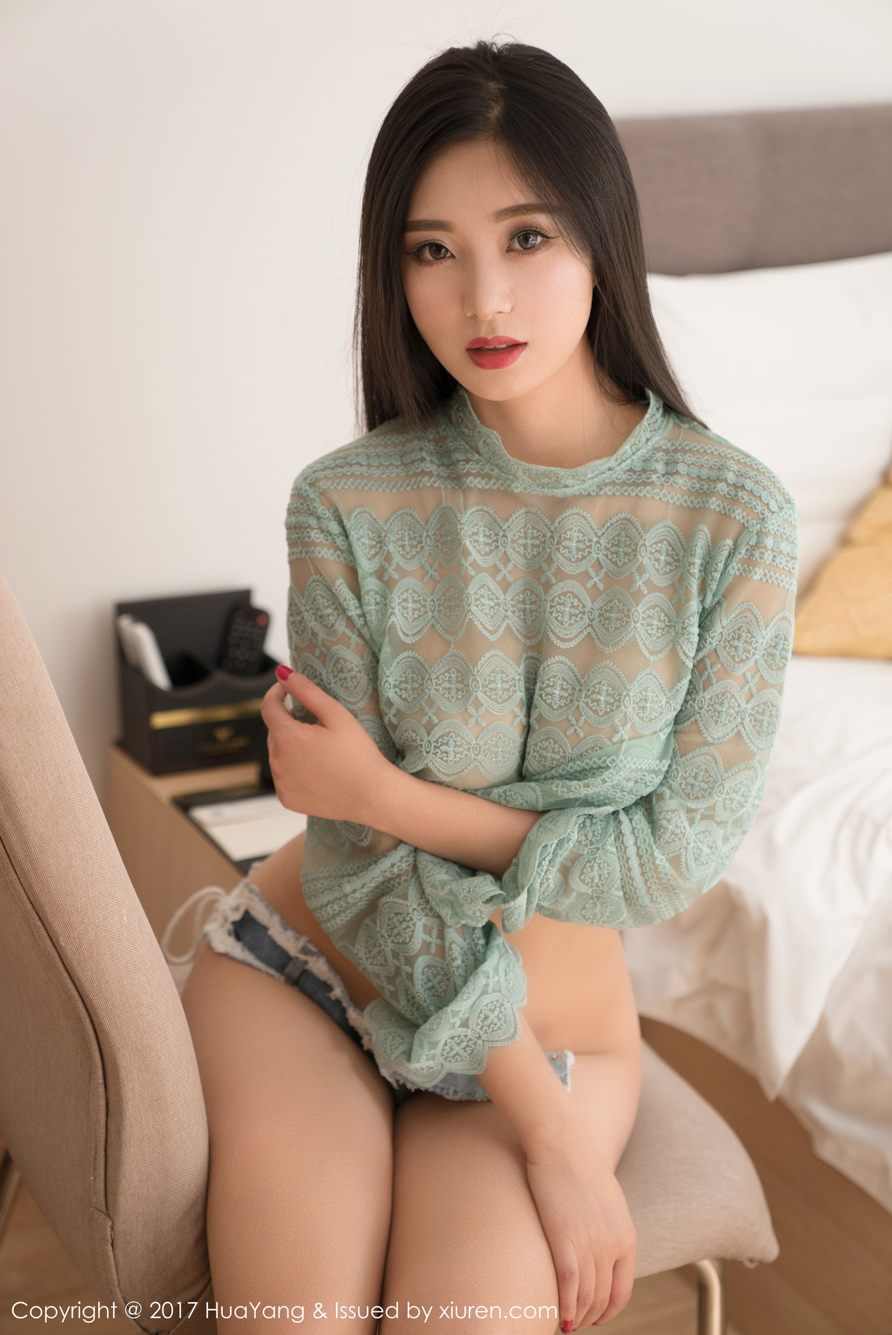 宋-KiKi《真空肚兜+薄衫裹体》 [花漾show] VOL.015