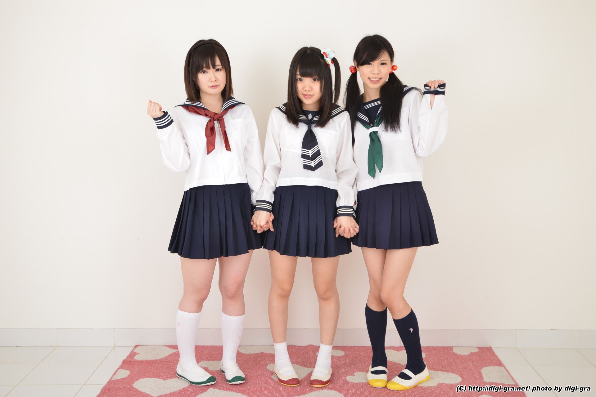 夏乃ひまわり+ 一乃瀬るりあ+瀬戸愛莉 tsu∞na∞gu Set02 [LovePop]