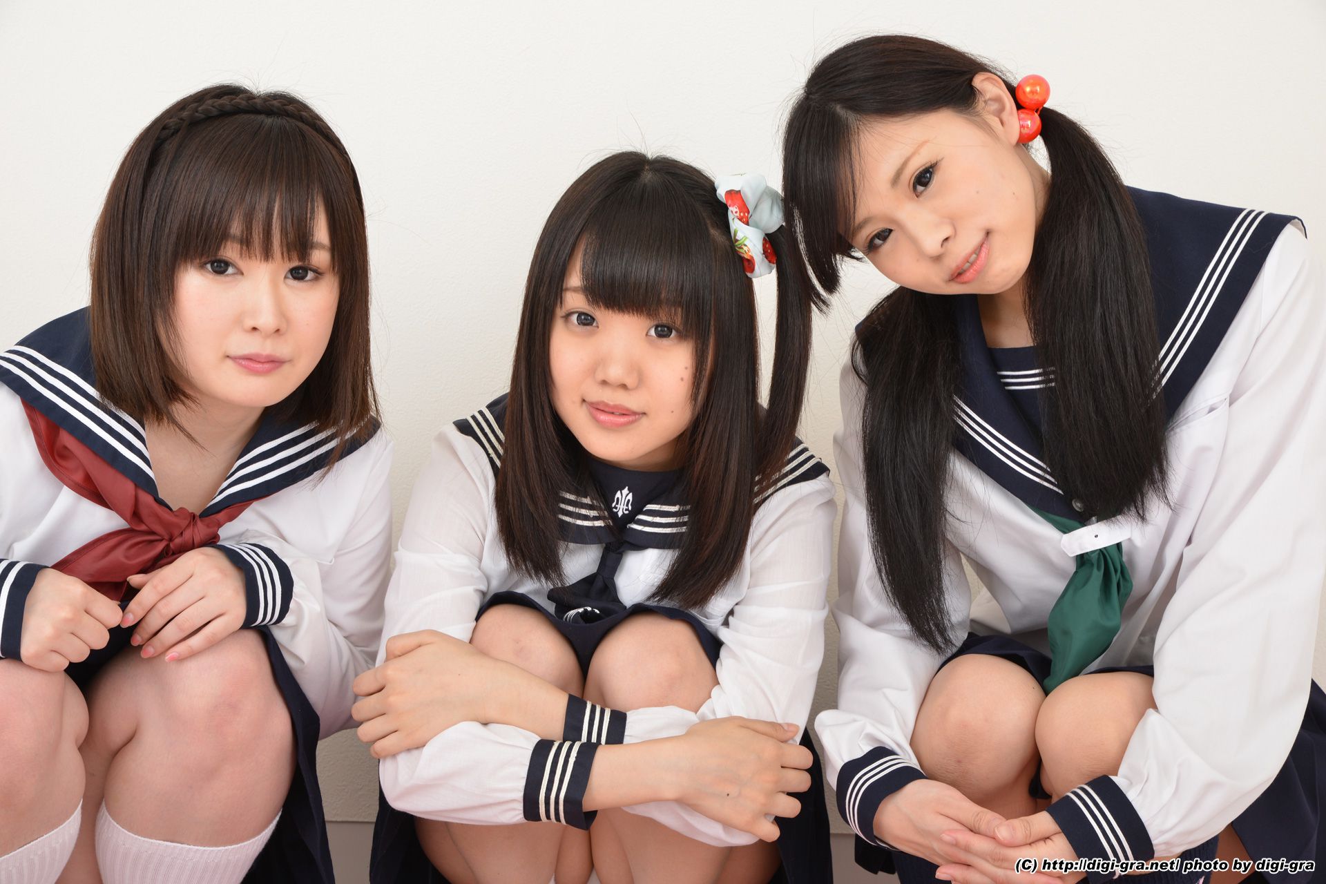 夏乃ひまわり+ 一乃瀬るりあ+瀬戸愛莉 tsu∞na∞gu Set02 [LovePop]