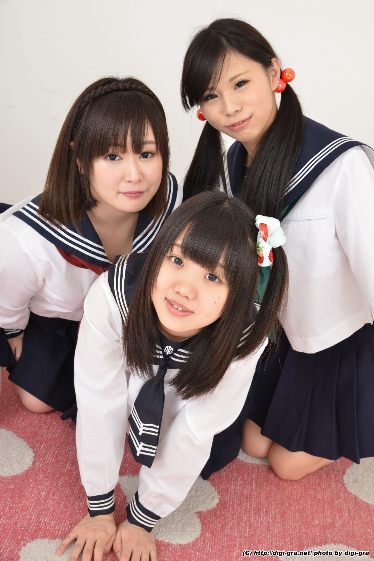 夏乃ひまわり+ 一乃瀬るりあ+瀬戸愛莉 tsu∞na∞gu Set02 [LovePop]