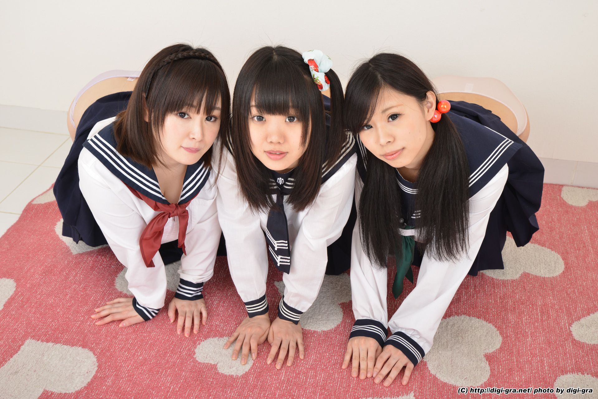 夏乃ひまわり+ 一乃瀬るりあ+瀬戸愛莉 tsu∞na∞gu Set02 [LovePop]