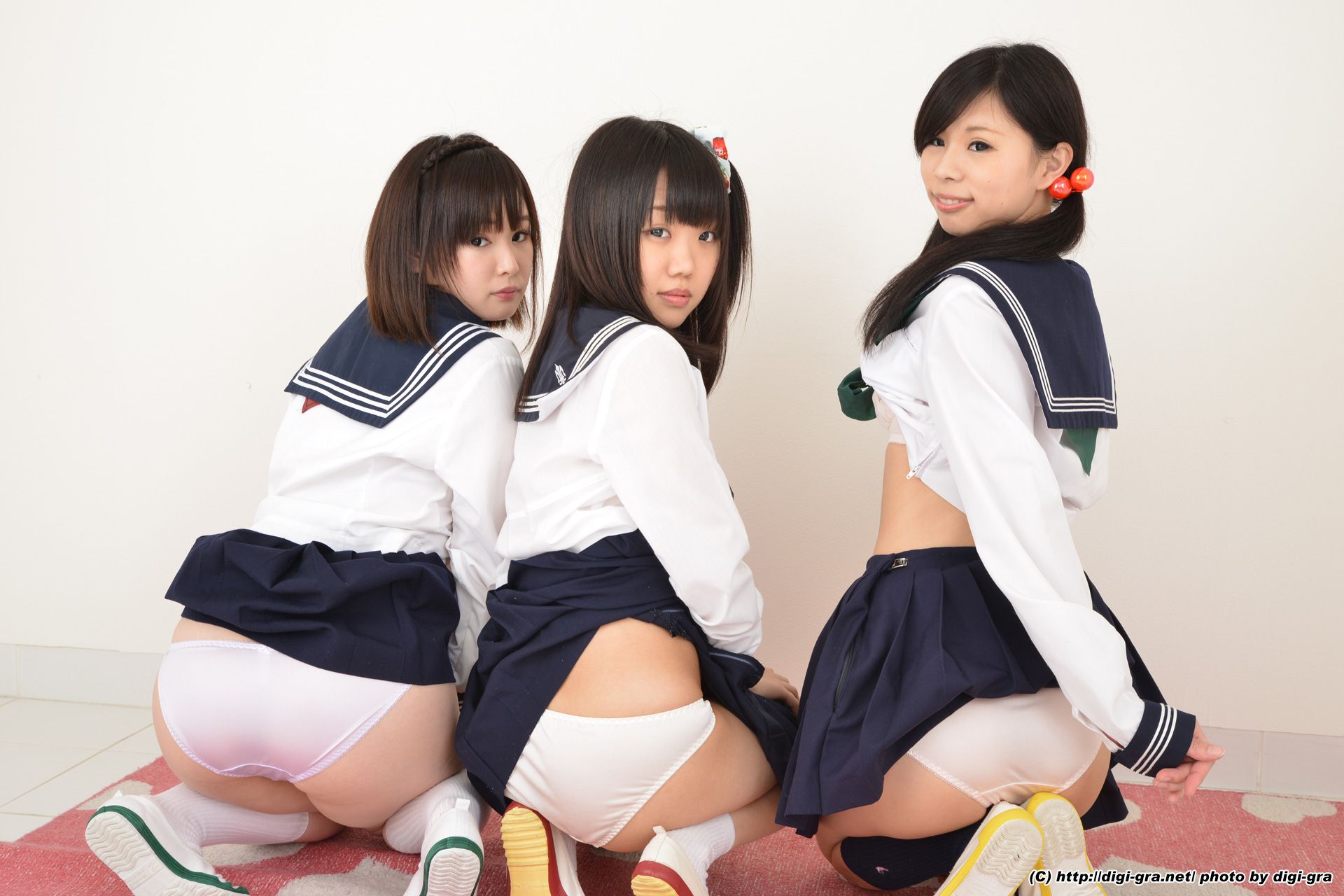 夏乃ひまわり+ 一乃瀬るりあ+瀬戸愛莉 tsu∞na∞gu Set02 [LovePop]