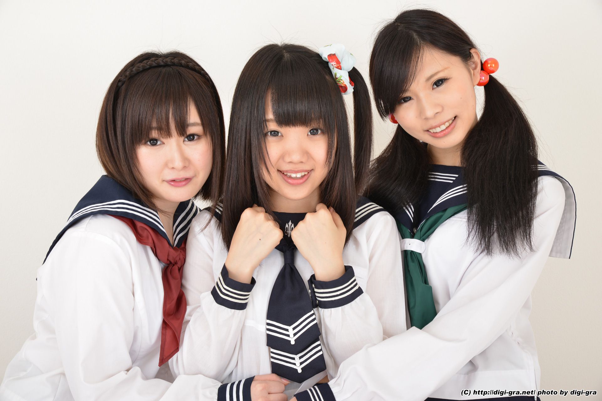 夏乃ひまわり+ 一乃瀬るりあ+瀬戸愛莉 tsu∞na∞gu Set02 [LovePop]