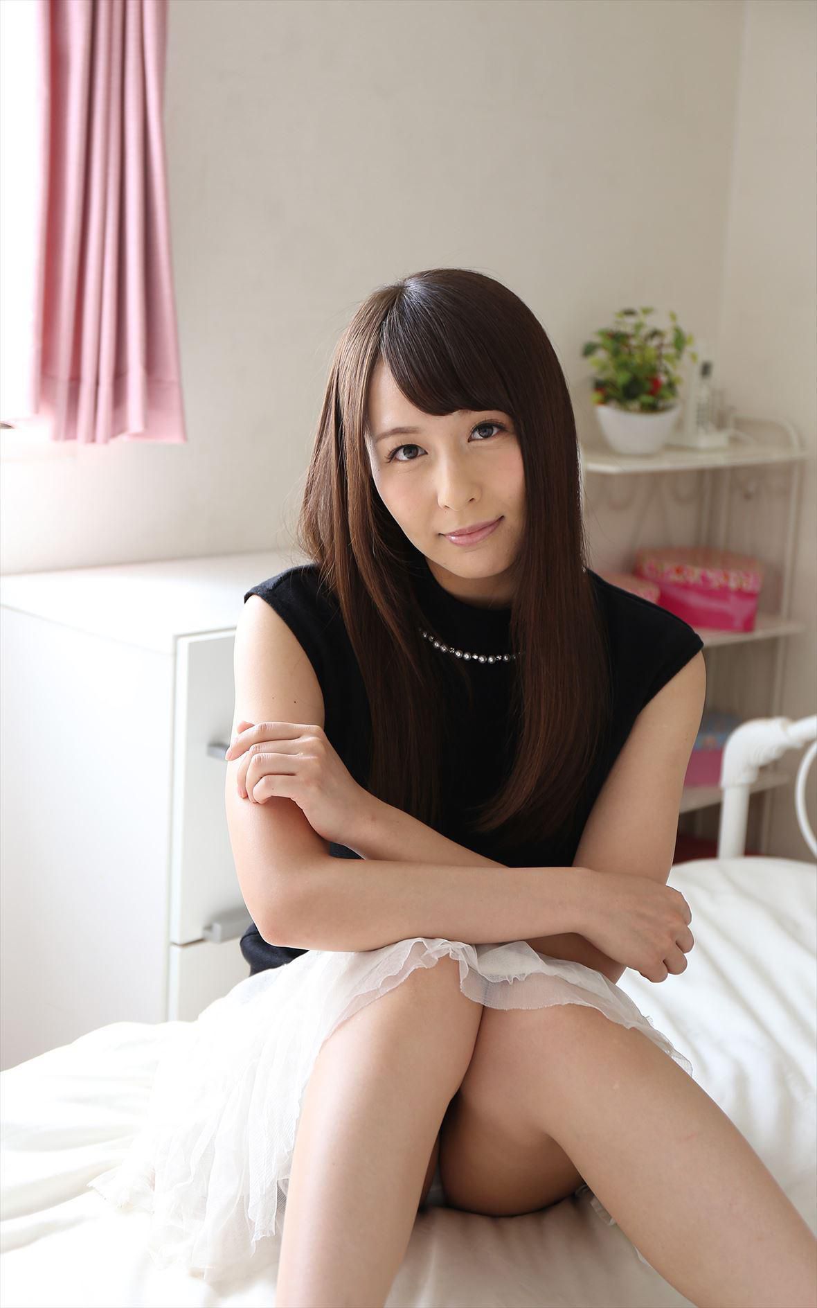 希崎ジェシ《彼女との赤裸々セックス ○○はオレのカノジョ》 [PhotoBook]