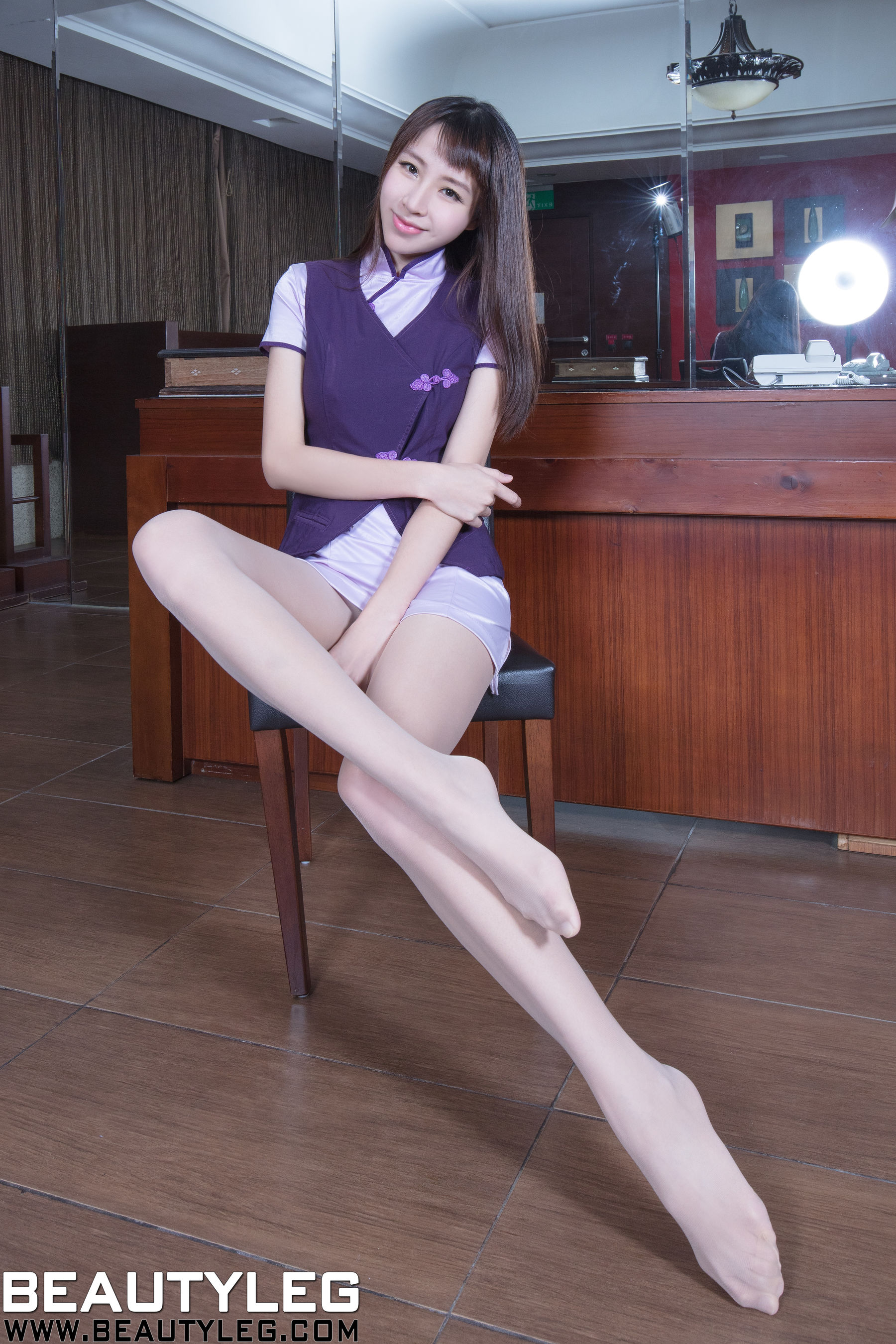 腿模Nancy《制服+透视蕾丝+肉丝美腿》 [Beautyleg] No.1580