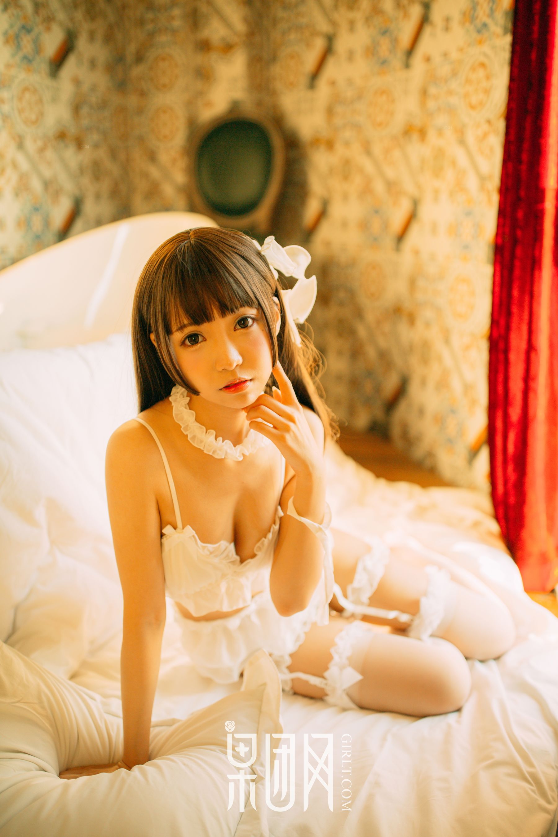 《白丝男人斩！巨乳萝莉真空上阵化身调皮小女仆》 [果团Girlt]熊川纪信 No.005