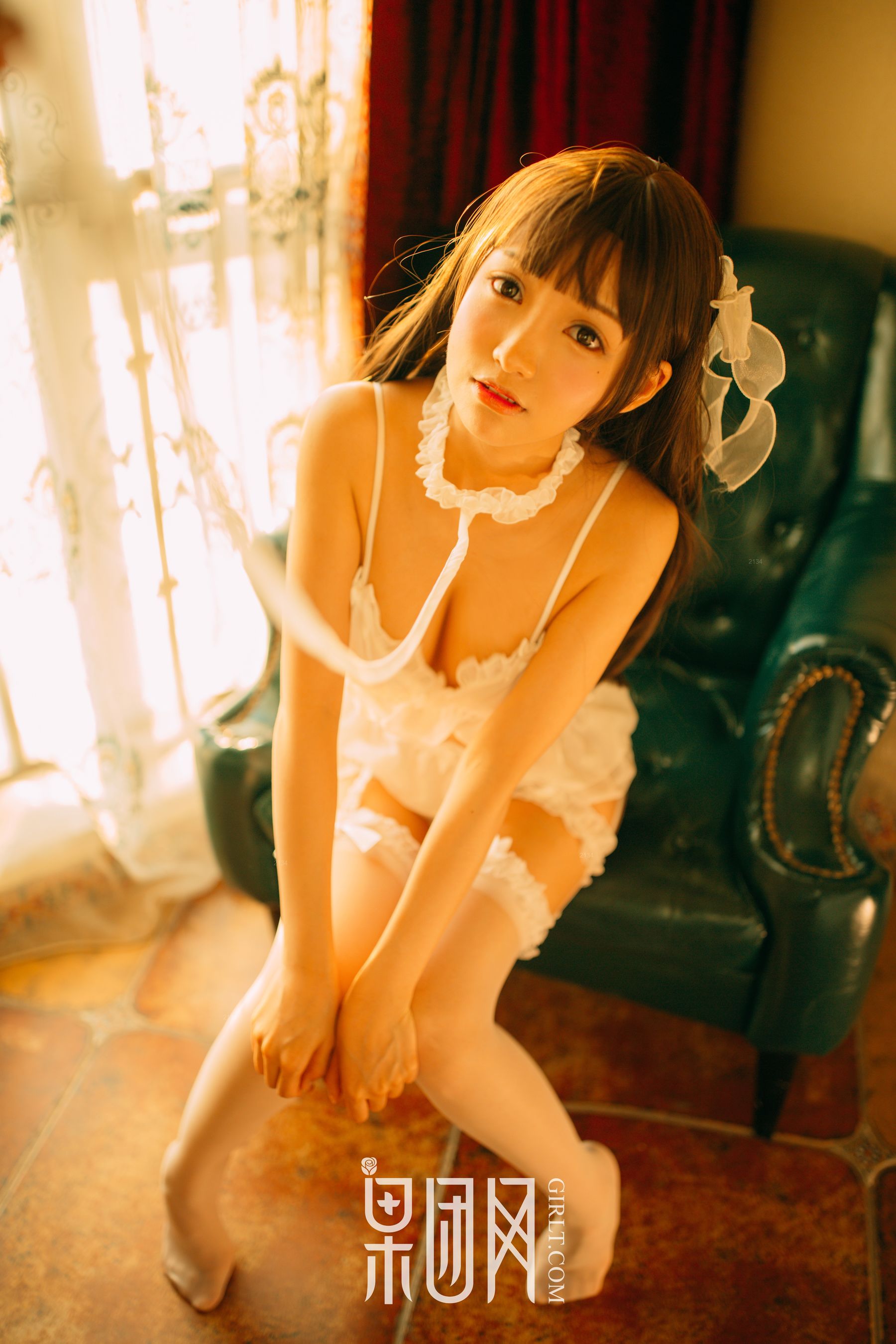 《白丝男人斩！巨乳萝莉真空上阵化身调皮小女仆》 [果团Girlt]熊川纪信 No.005