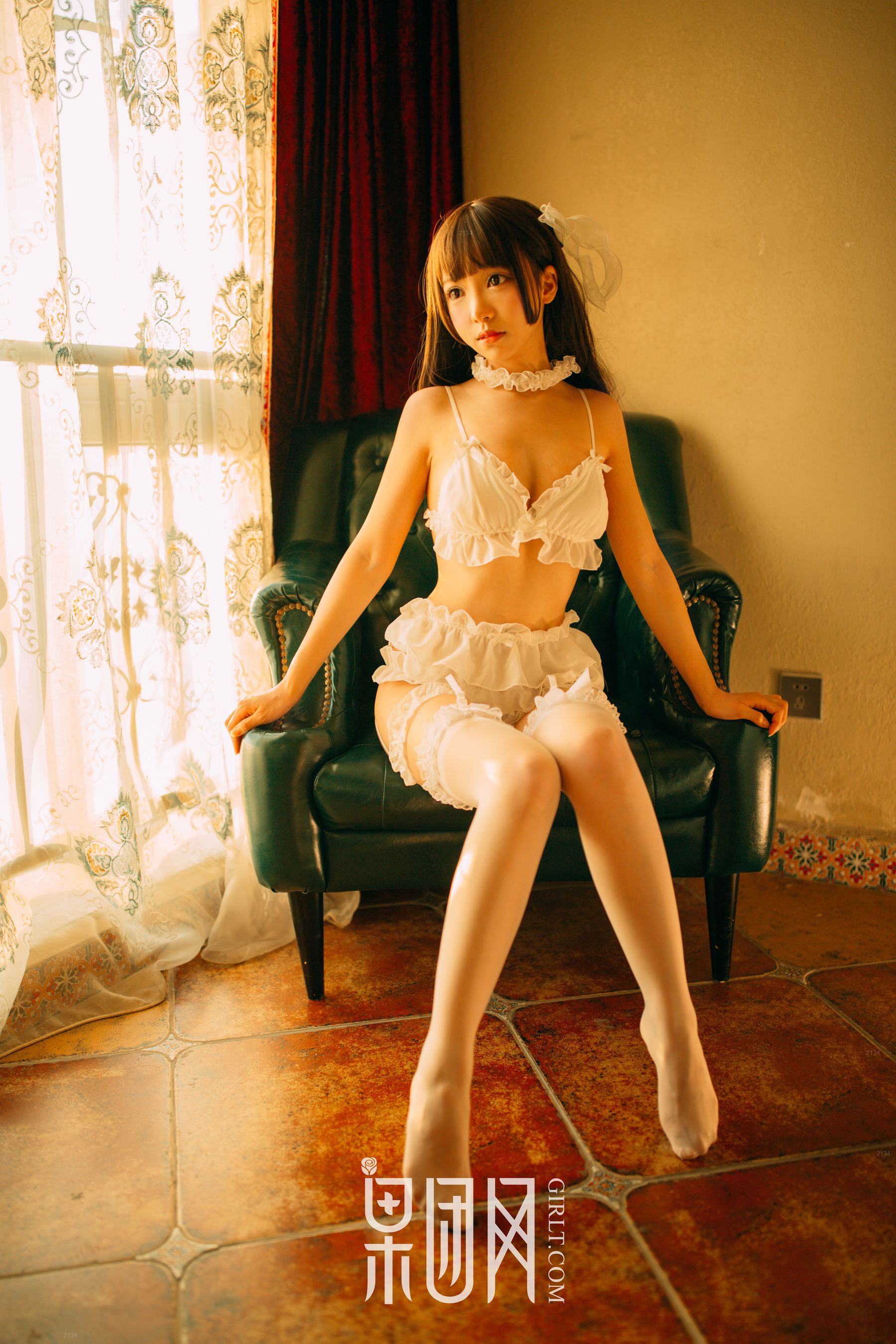 《白丝男人斩！巨乳萝莉真空上阵化身调皮小女仆》 [果团Girlt]熊川纪信 No.005