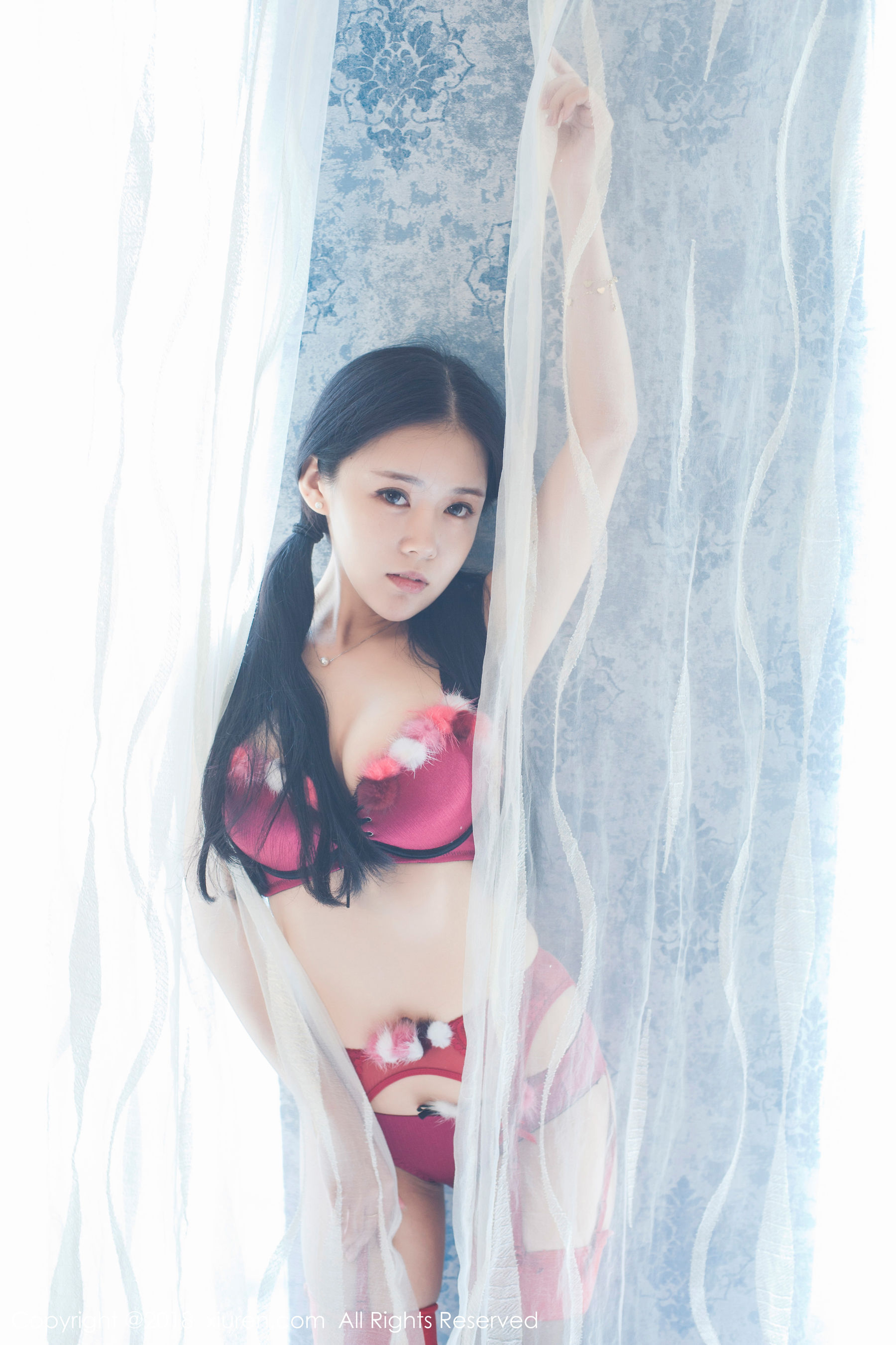红气球《童颜巨乳稚气未脱小姑娘》 [秀人XiuRen] No.932