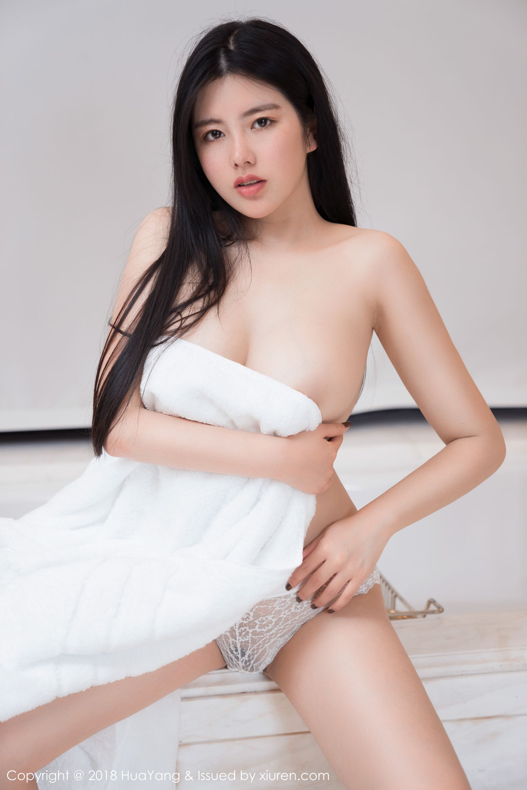 娜露Selena《浴巾+礼服+高叉》 [花漾HuaYang] Vol.024