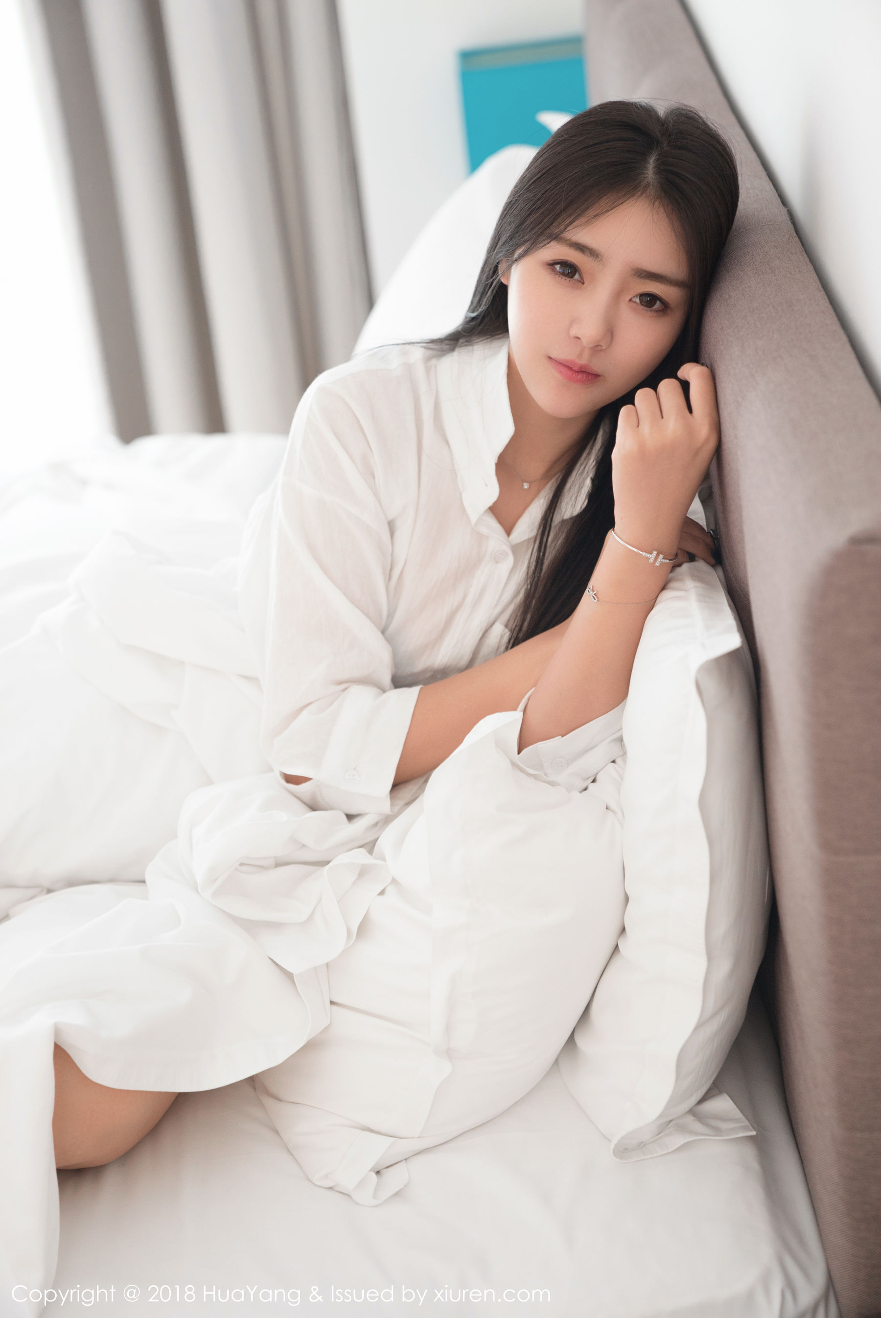 可樂Vicky《毛衣+白衬衫》 [花漾HuaYang] Vol.027