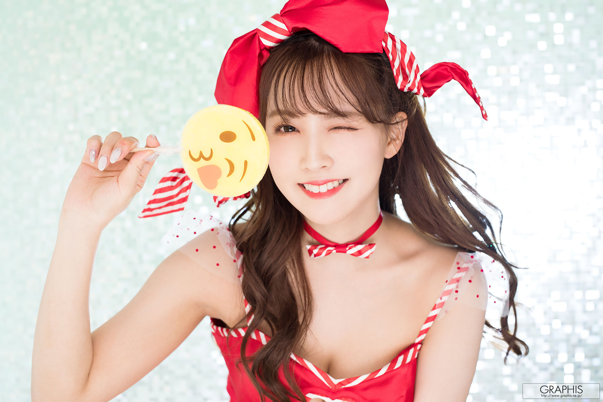 三上悠亜《Valentine Special 2018》[Graphis] LIMITED EDITION