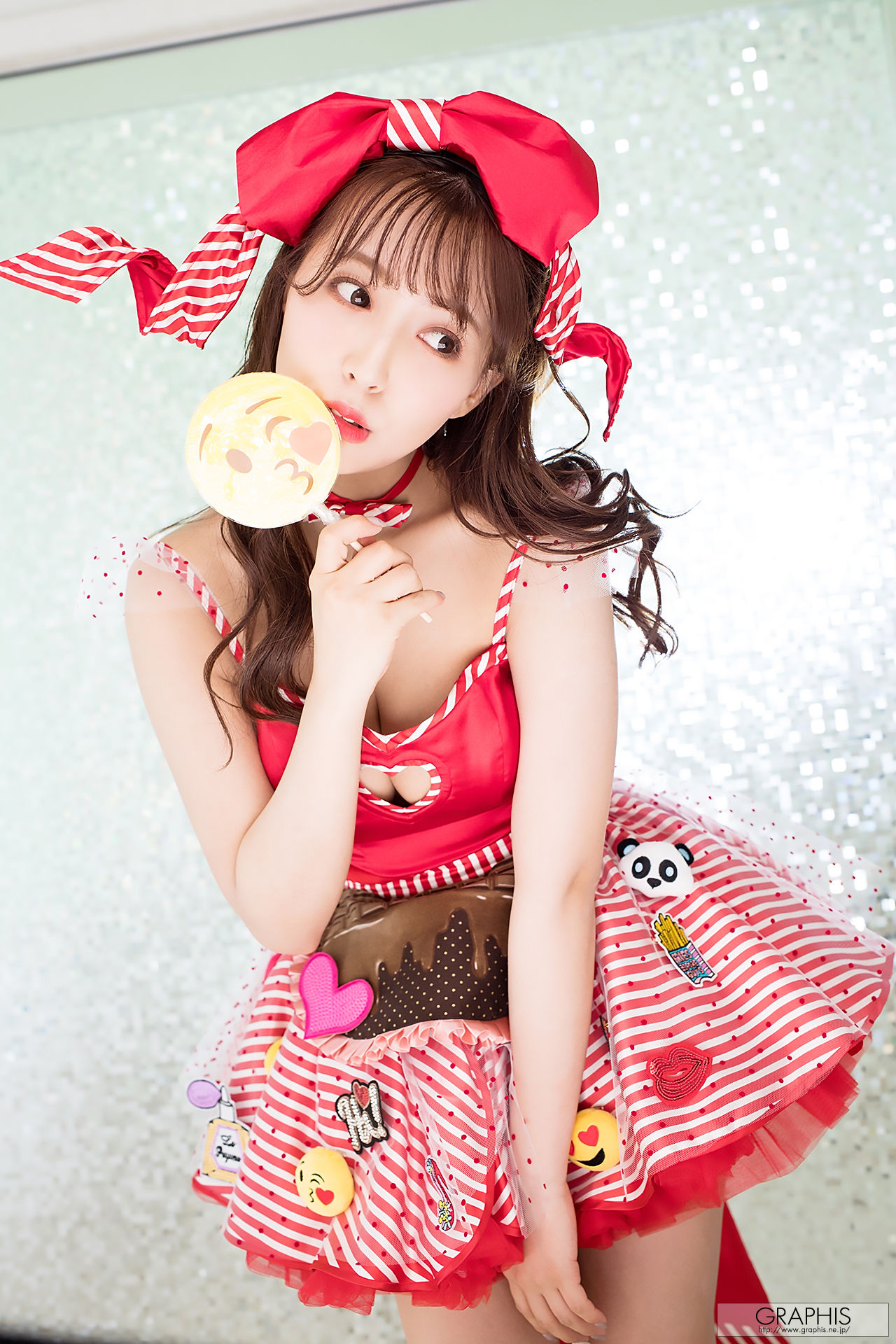 三上悠亜《Valentine Special 2018》[Graphis] LIMITED EDITION