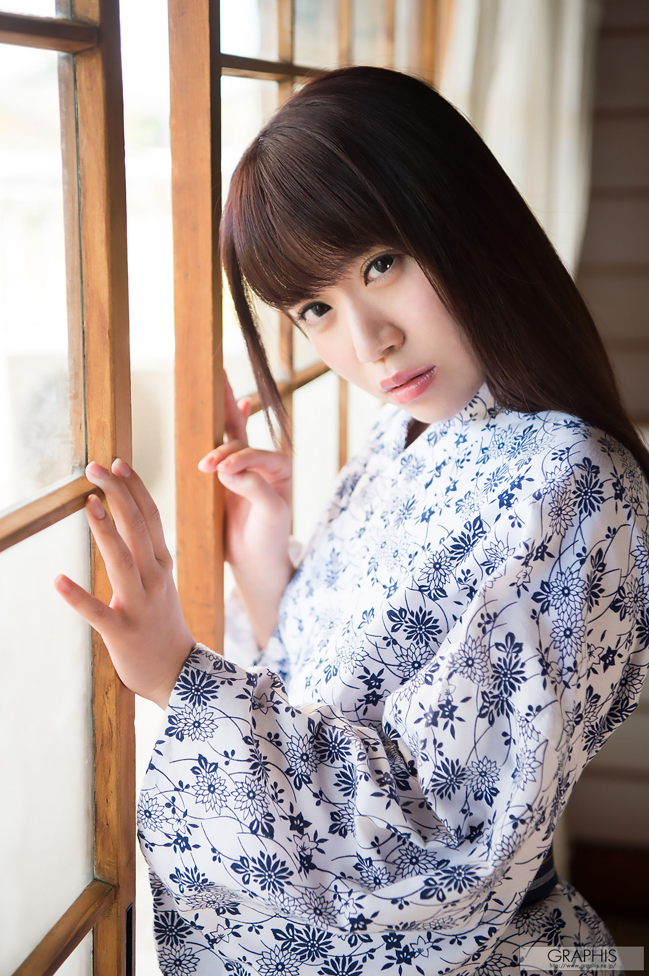 初美りん/初美铃《Look at me!》 [Graphis] Gals
