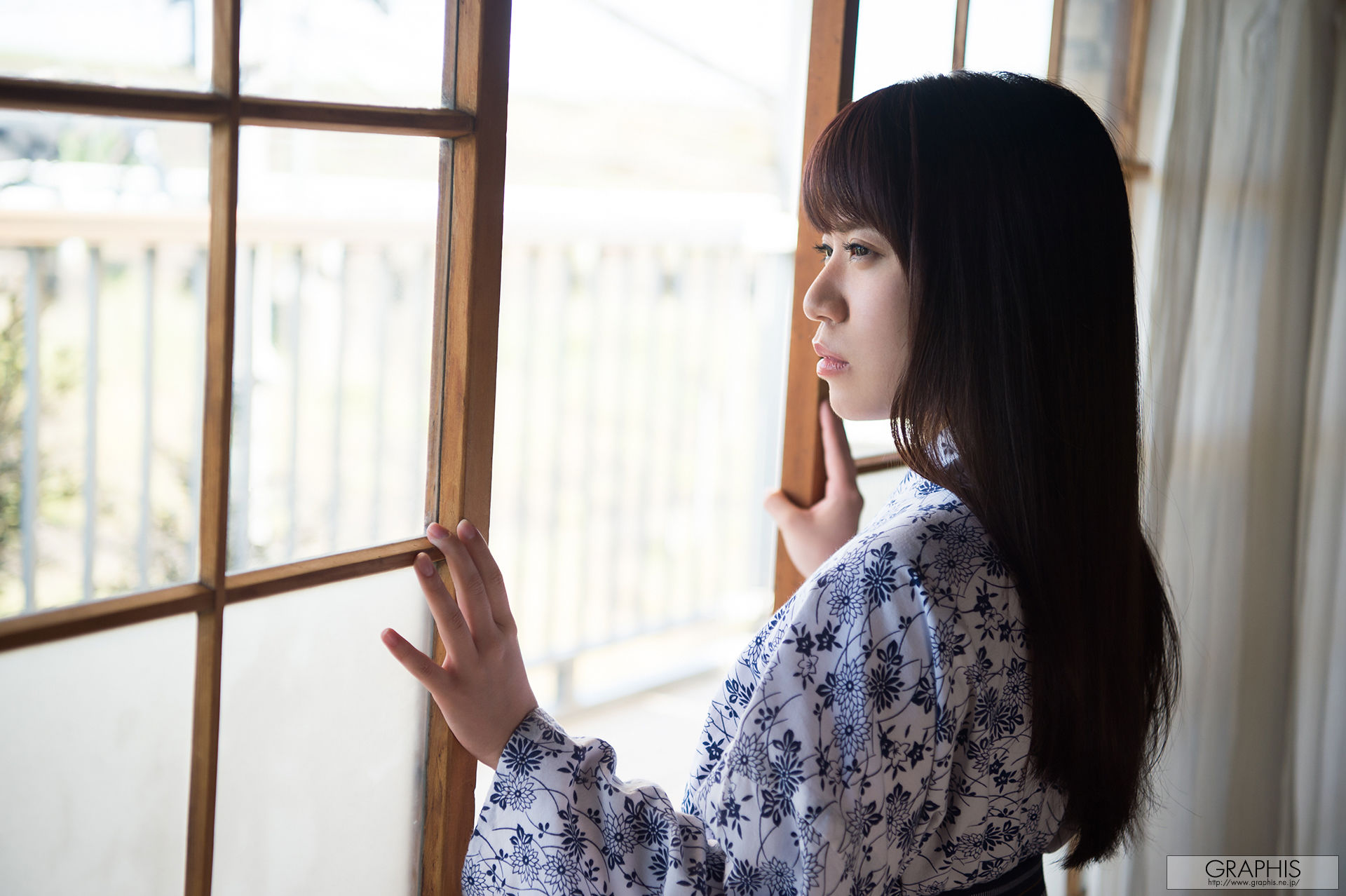 初美りん/初美铃《Look at me!》 [Graphis] Gals
