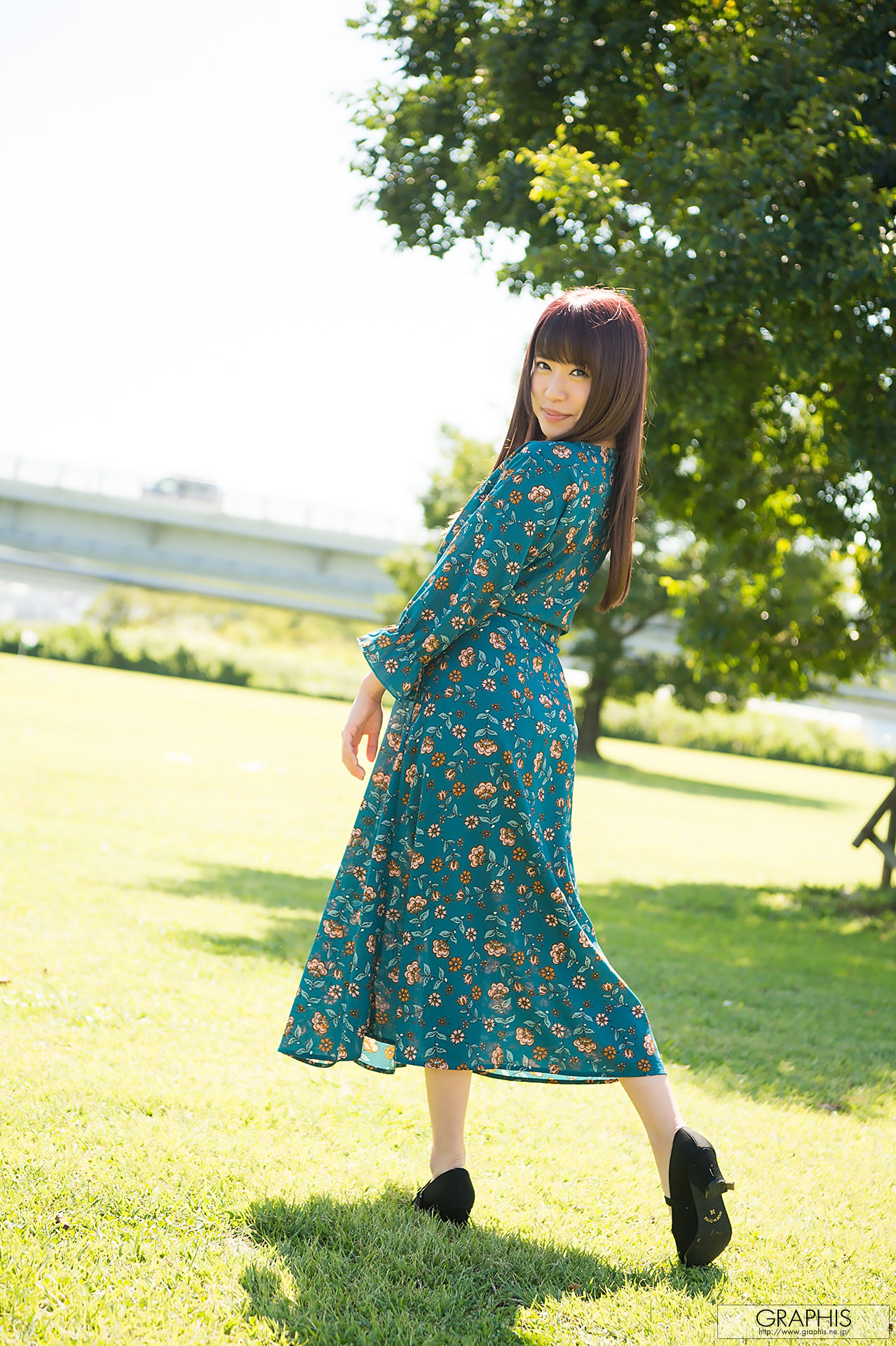 初美りん/初美铃《Look at me!》 [Graphis] Gals