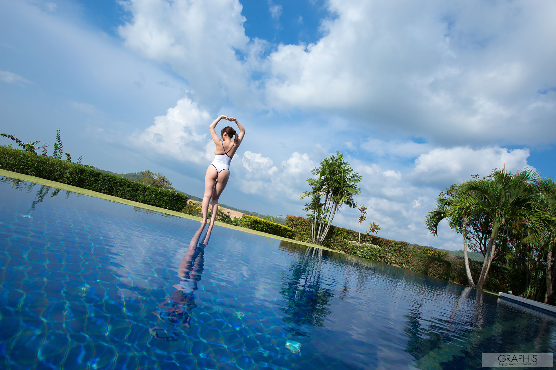 松本菜奈実《GRAVURE GIRL!》 [Graphis] Gals