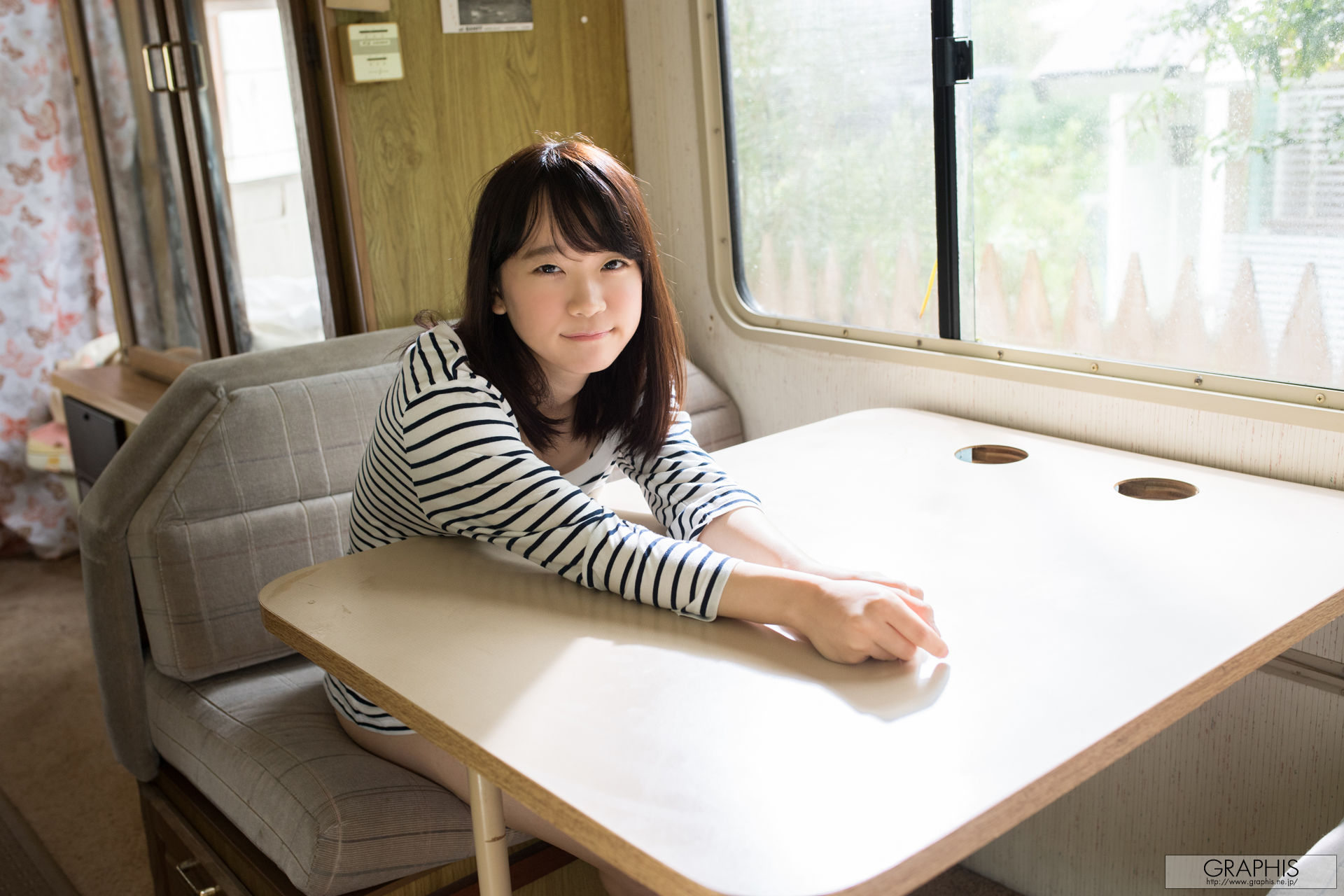 Yura Kano 架乃ゆら [Graphis] First Gravure 初脫ぎ娘