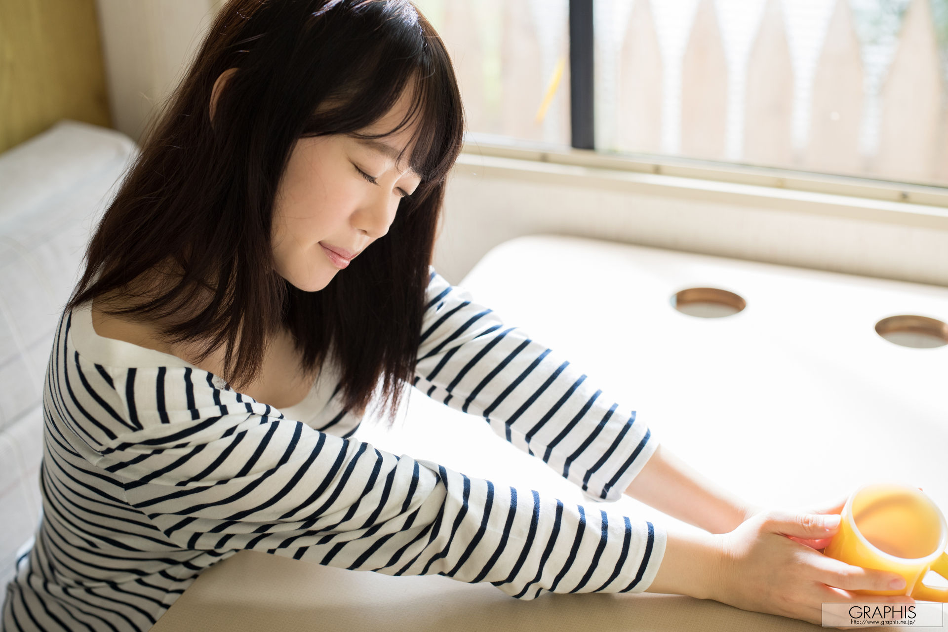 Yura Kano 架乃ゆら [Graphis] First Gravure 初脫ぎ娘