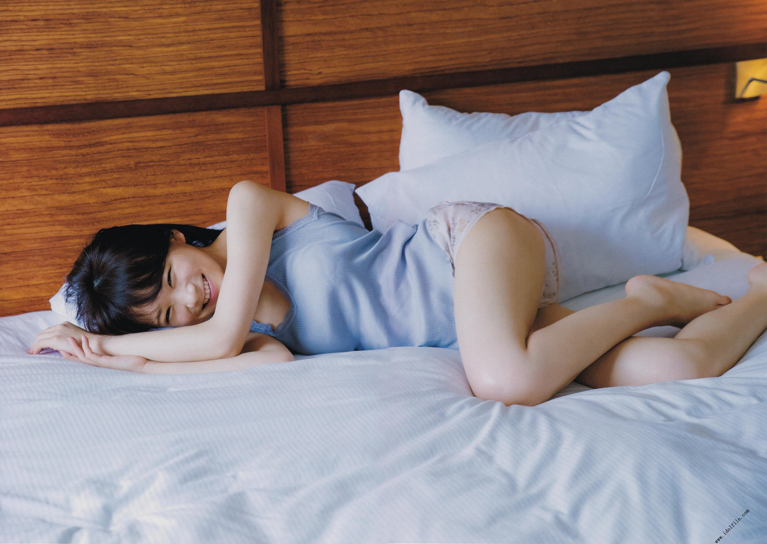 秋元真夏 1st《真夏の気圧配置》 [PhotoBook]