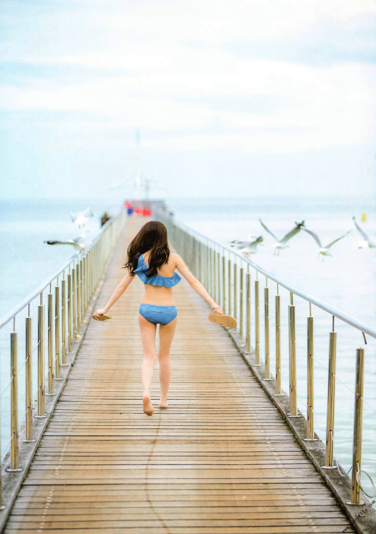 秋元真夏 1st《真夏の気圧配置》 [PhotoBook]