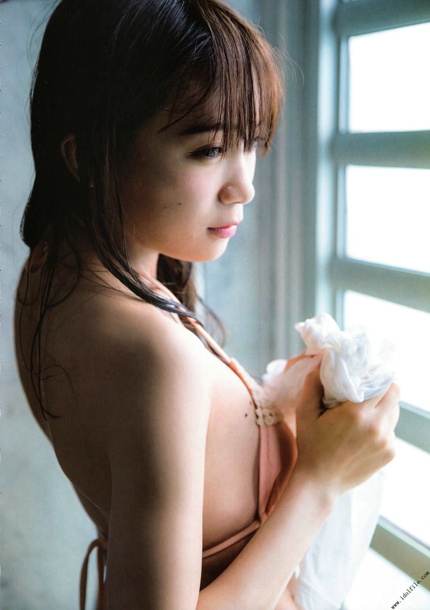 秋元真夏 1st《真夏の気圧配置》 [PhotoBook]