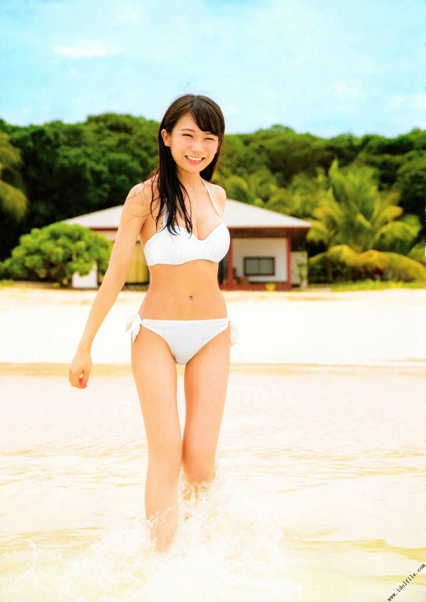 秋元真夏 1st《真夏の気圧配置》 [PhotoBook]