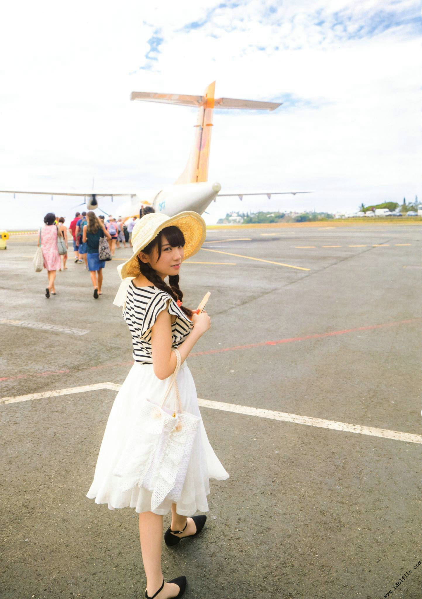 秋元真夏 1st《真夏の気圧配置》 [PhotoBook]