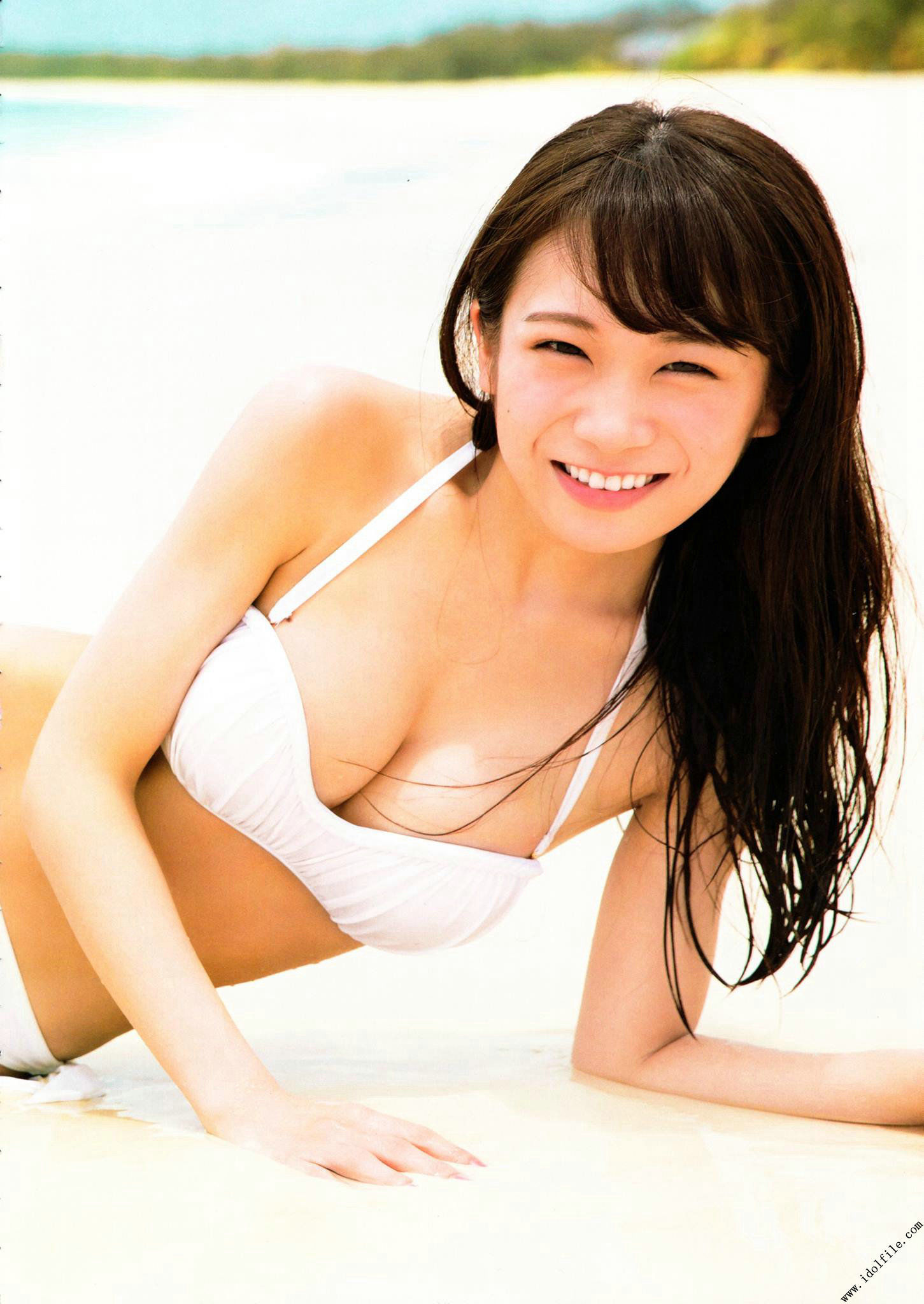 秋元真夏 1st《真夏の気圧配置》 [PhotoBook]