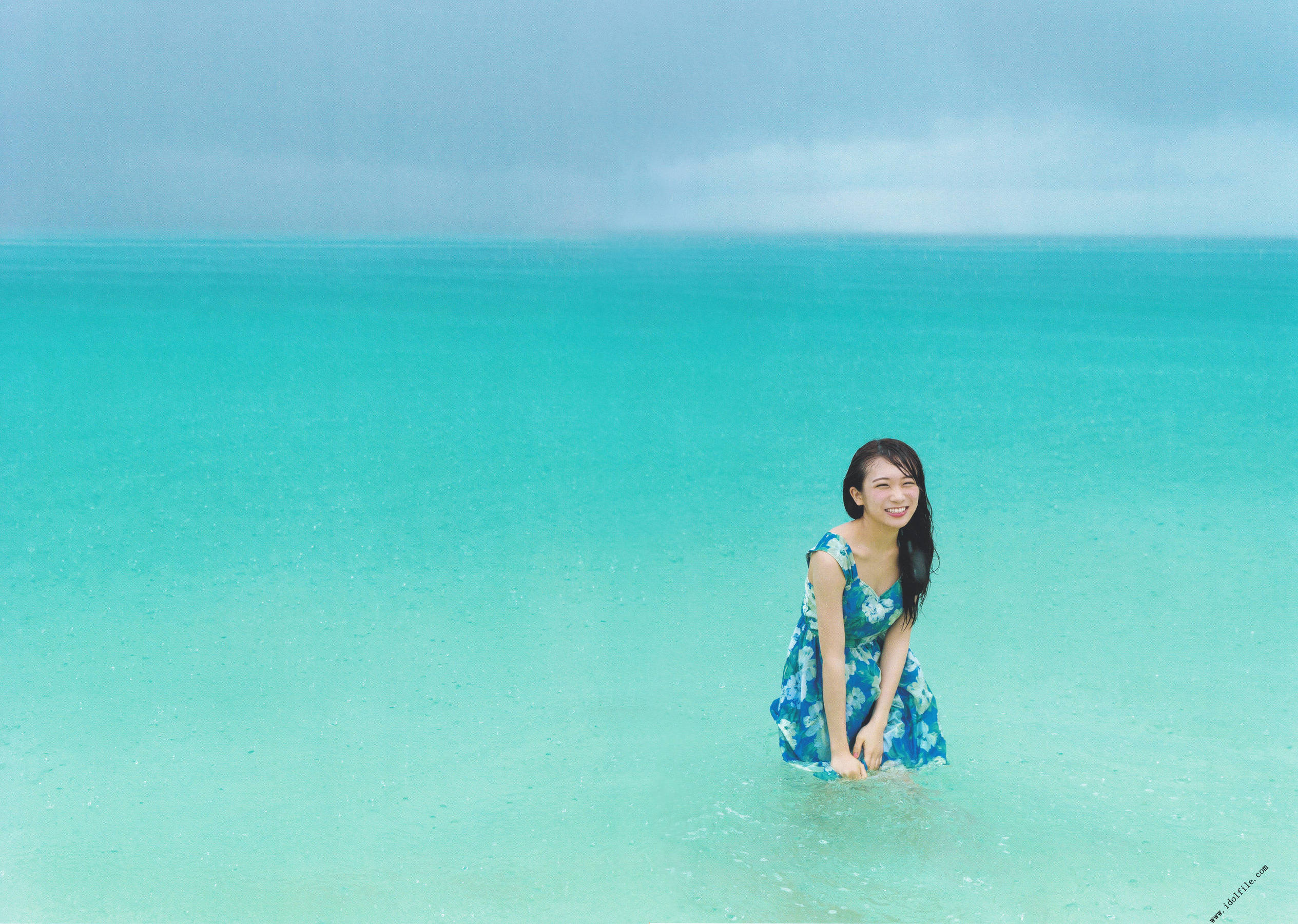 秋元真夏 1st《真夏の気圧配置》 [PhotoBook]