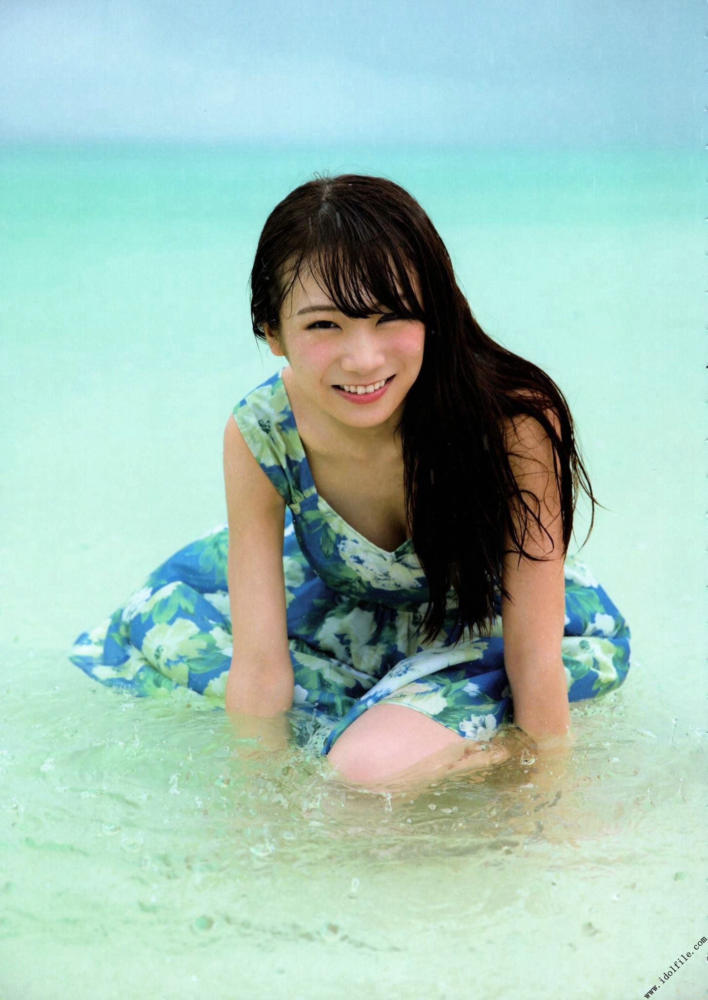 秋元真夏 1st《真夏の気圧配置》 [PhotoBook]