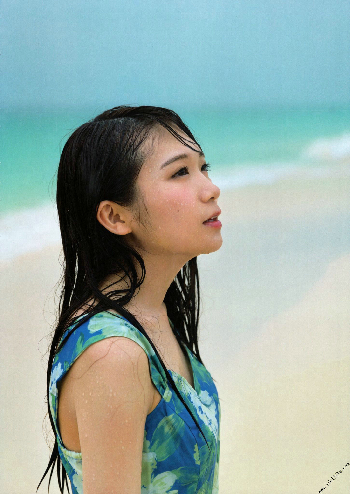 秋元真夏 1st《真夏の気圧配置》 [PhotoBook]