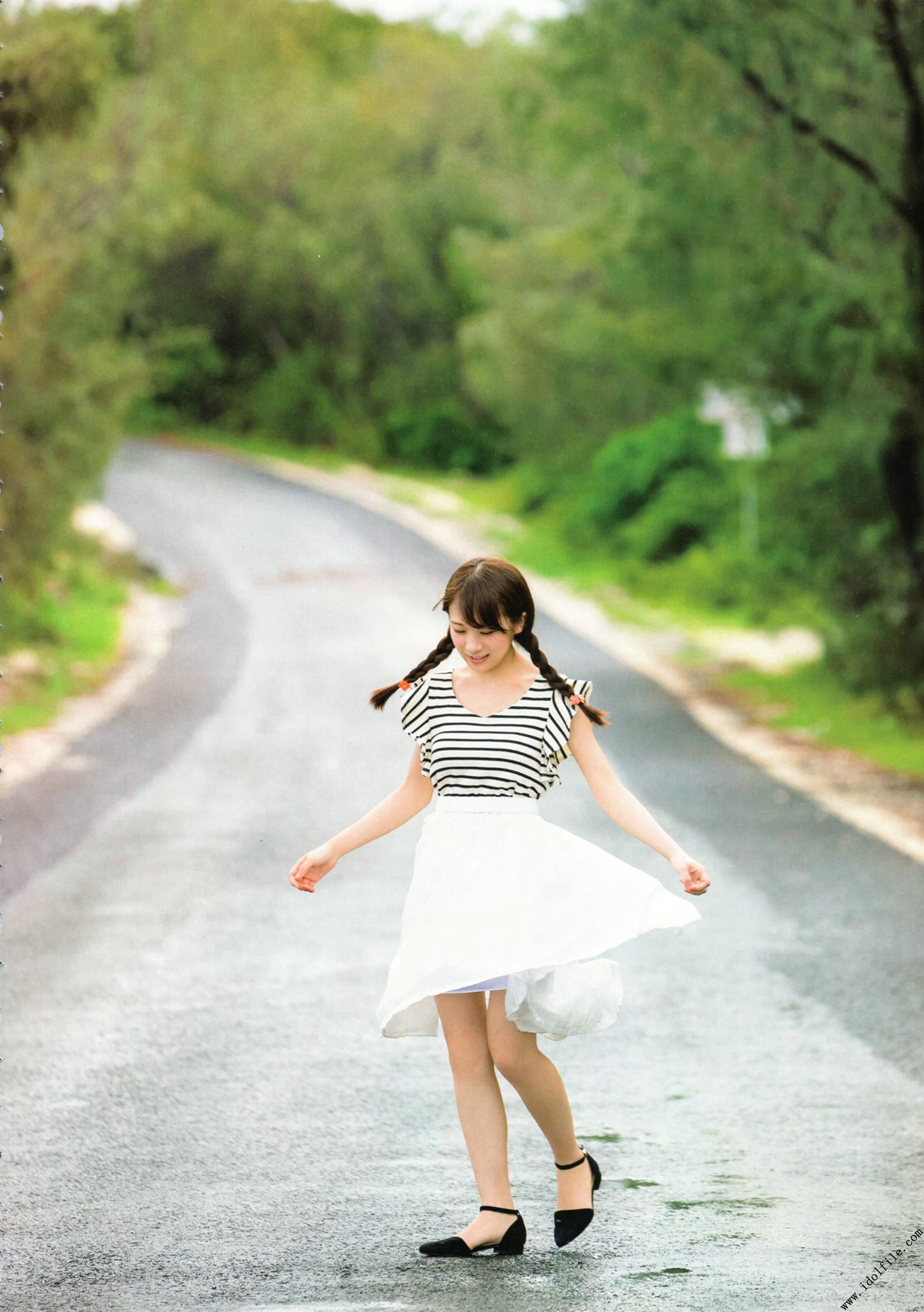 秋元真夏 1st《真夏の気圧配置》 [PhotoBook]