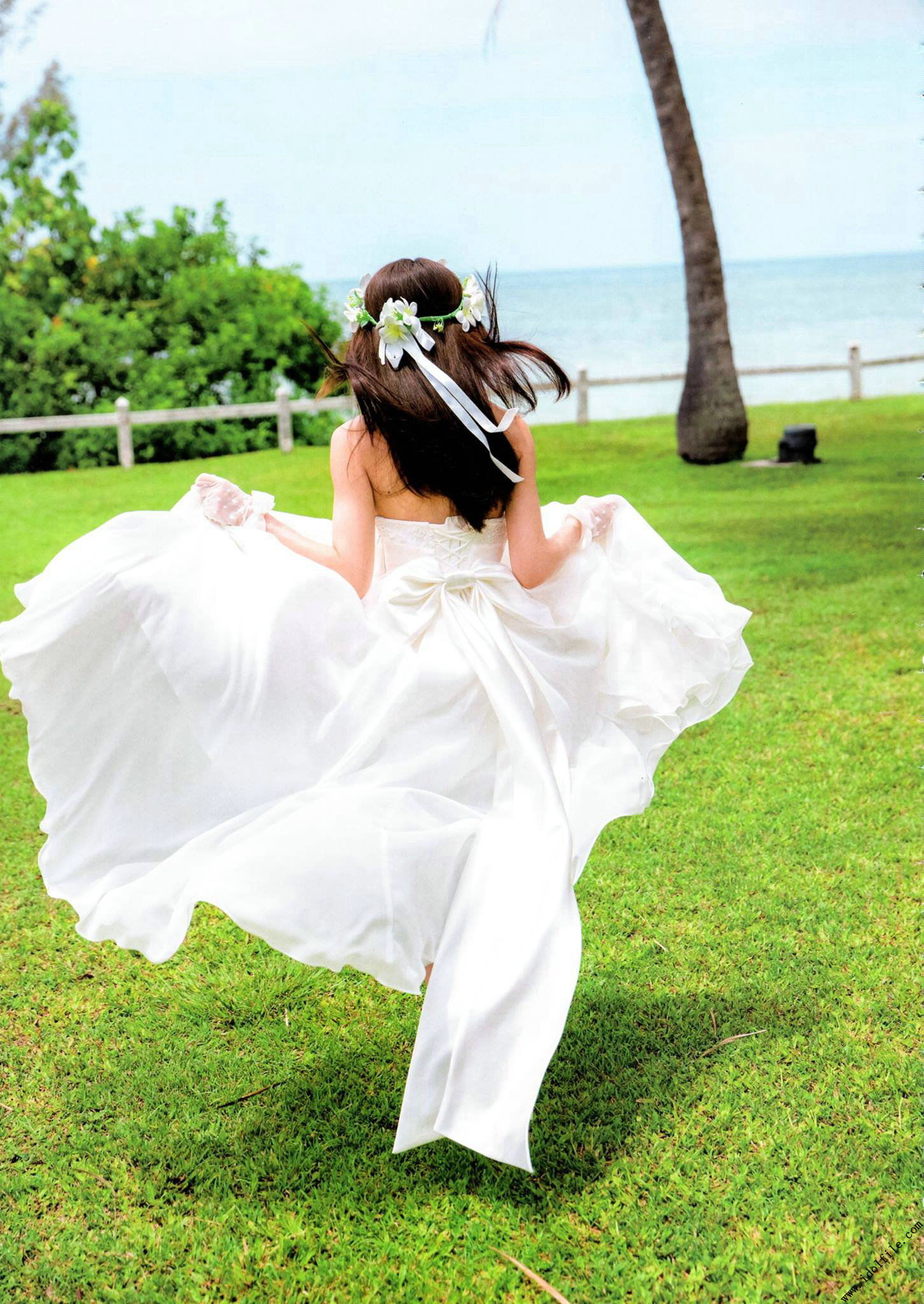 秋元真夏 1st《真夏の気圧配置》 [PhotoBook]