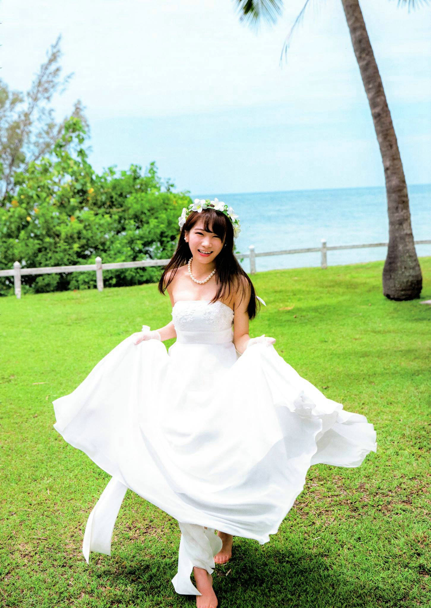 秋元真夏 1st《真夏の気圧配置》 [PhotoBook]