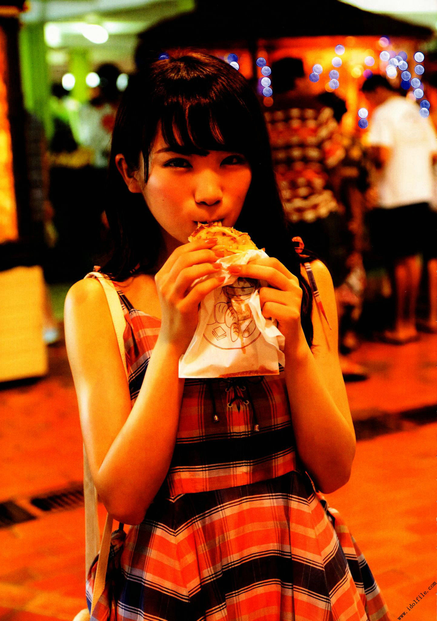 秋元真夏 1st《真夏の気圧配置》 [PhotoBook]