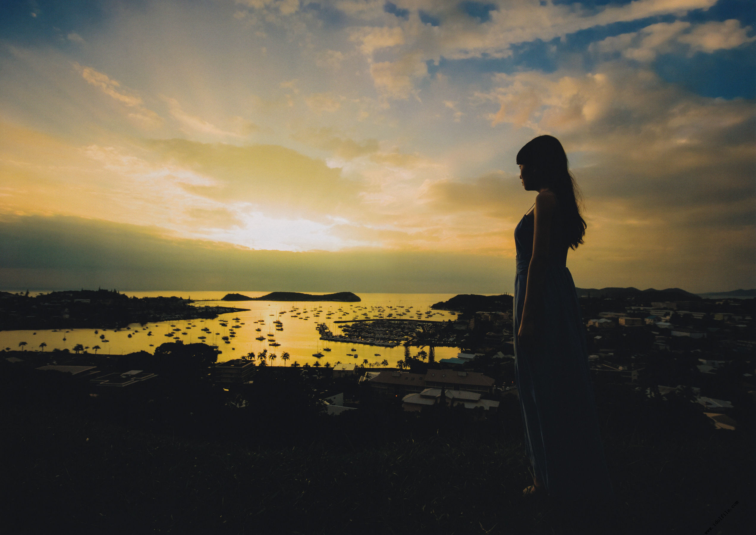 秋元真夏 1st《真夏の気圧配置》 [PhotoBook]