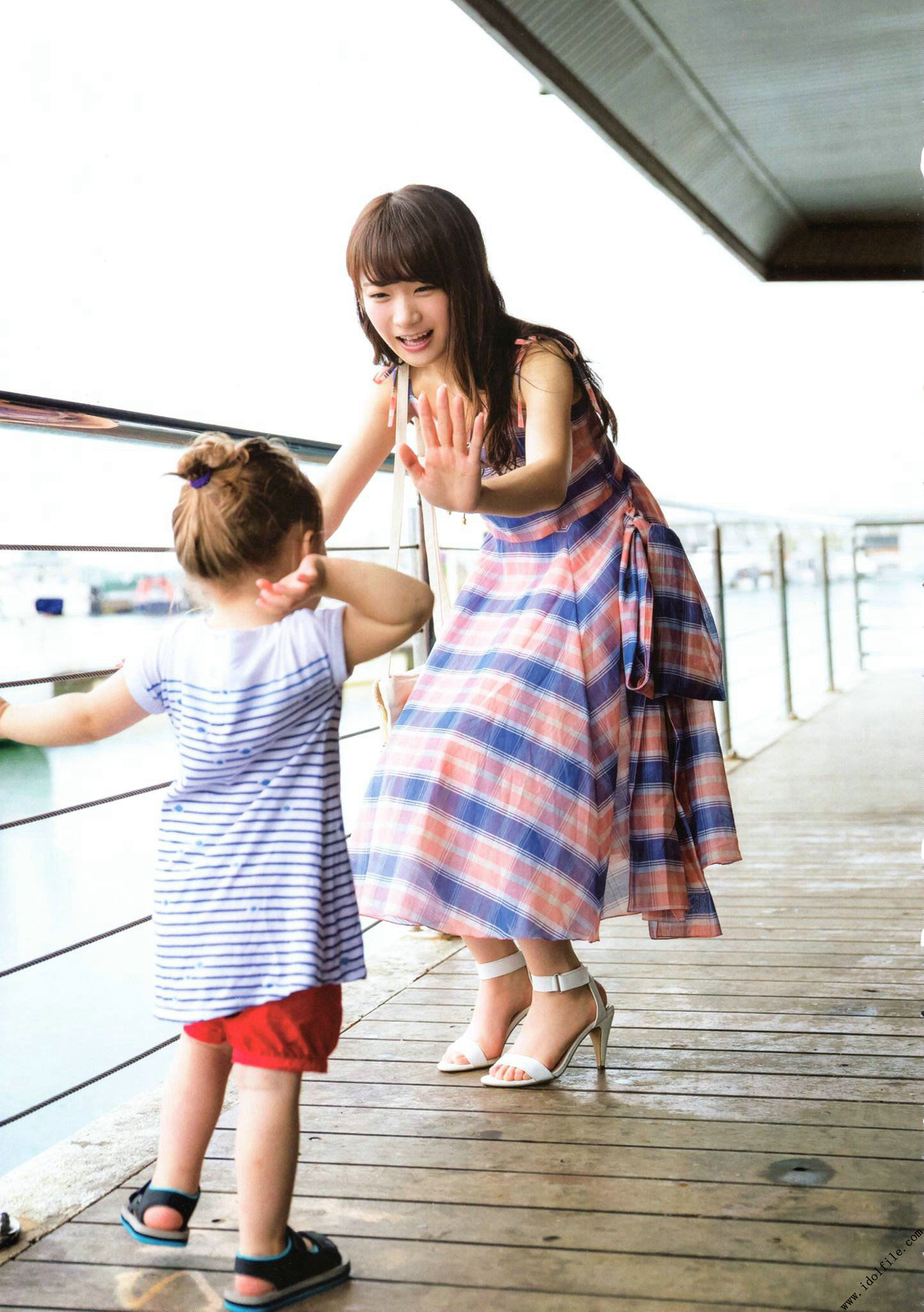 秋元真夏 1st《真夏の気圧配置》 [PhotoBook]