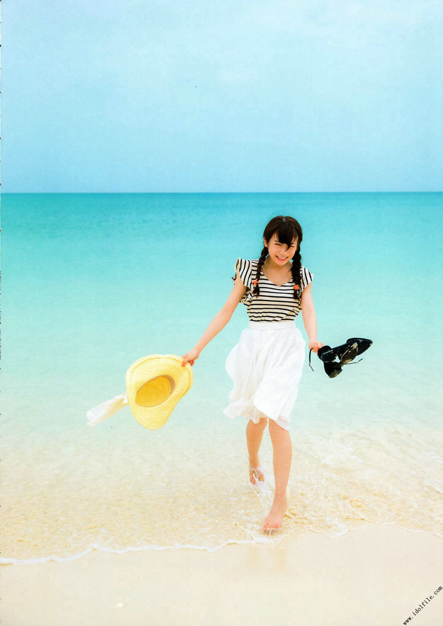 秋元真夏 1st《真夏の気圧配置》 [PhotoBook]