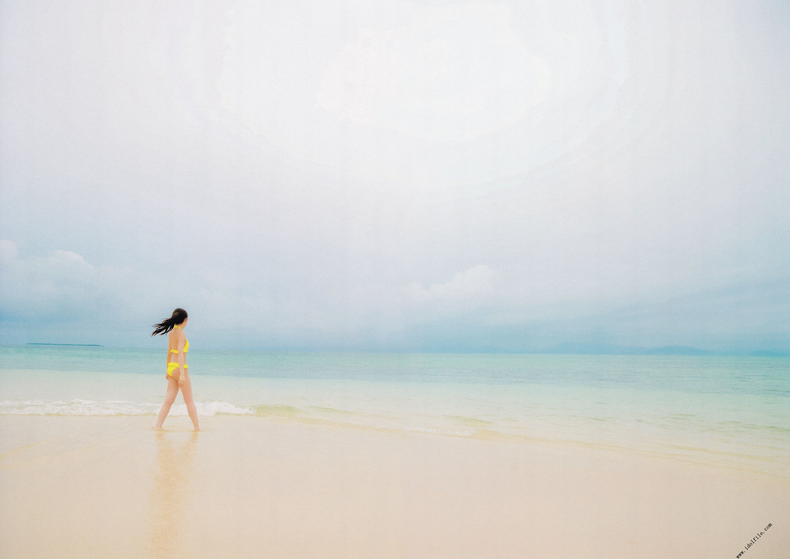 秋元真夏 1st《真夏の気圧配置》 [PhotoBook]