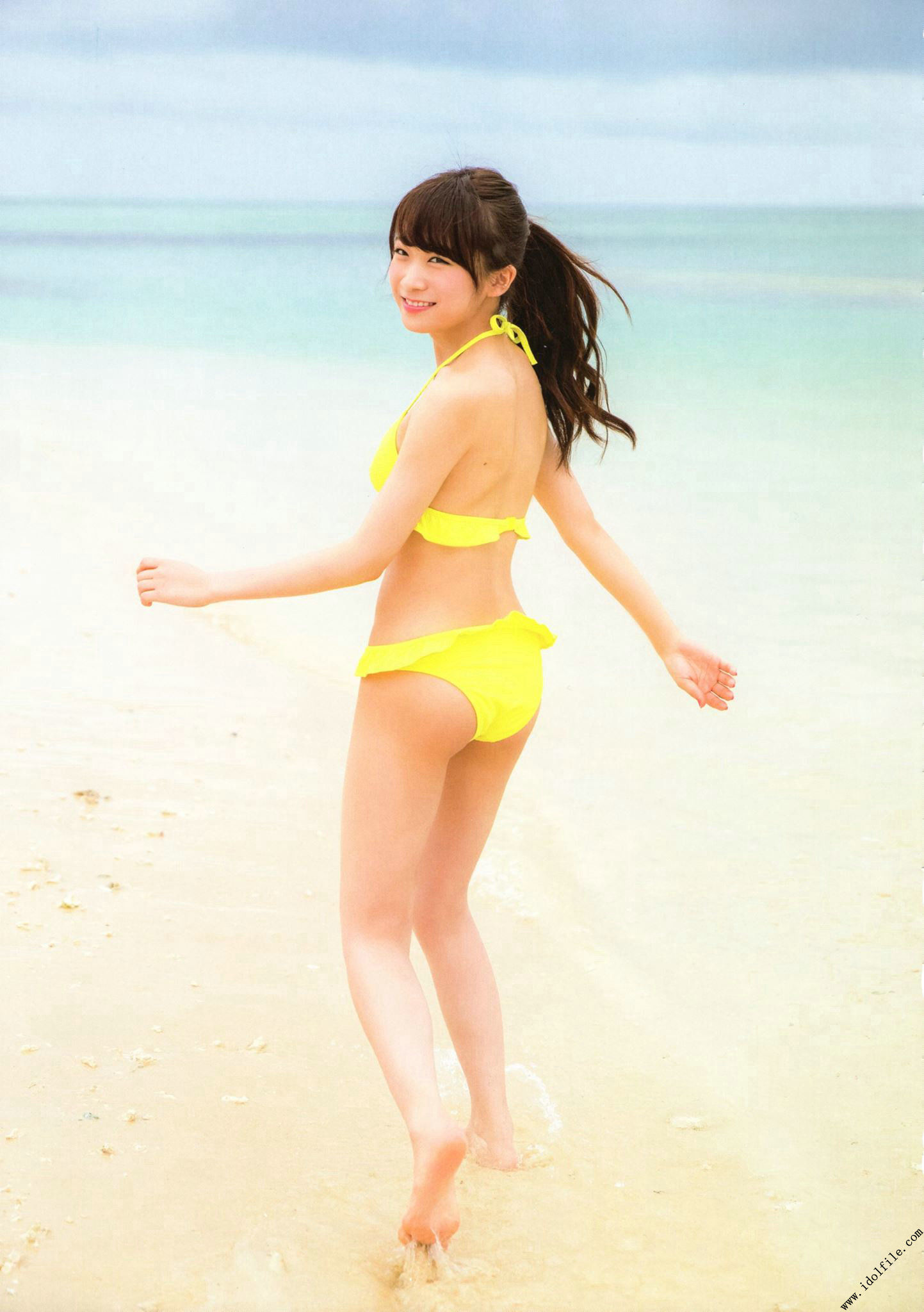 秋元真夏 1st《真夏の気圧配置》 [PhotoBook]